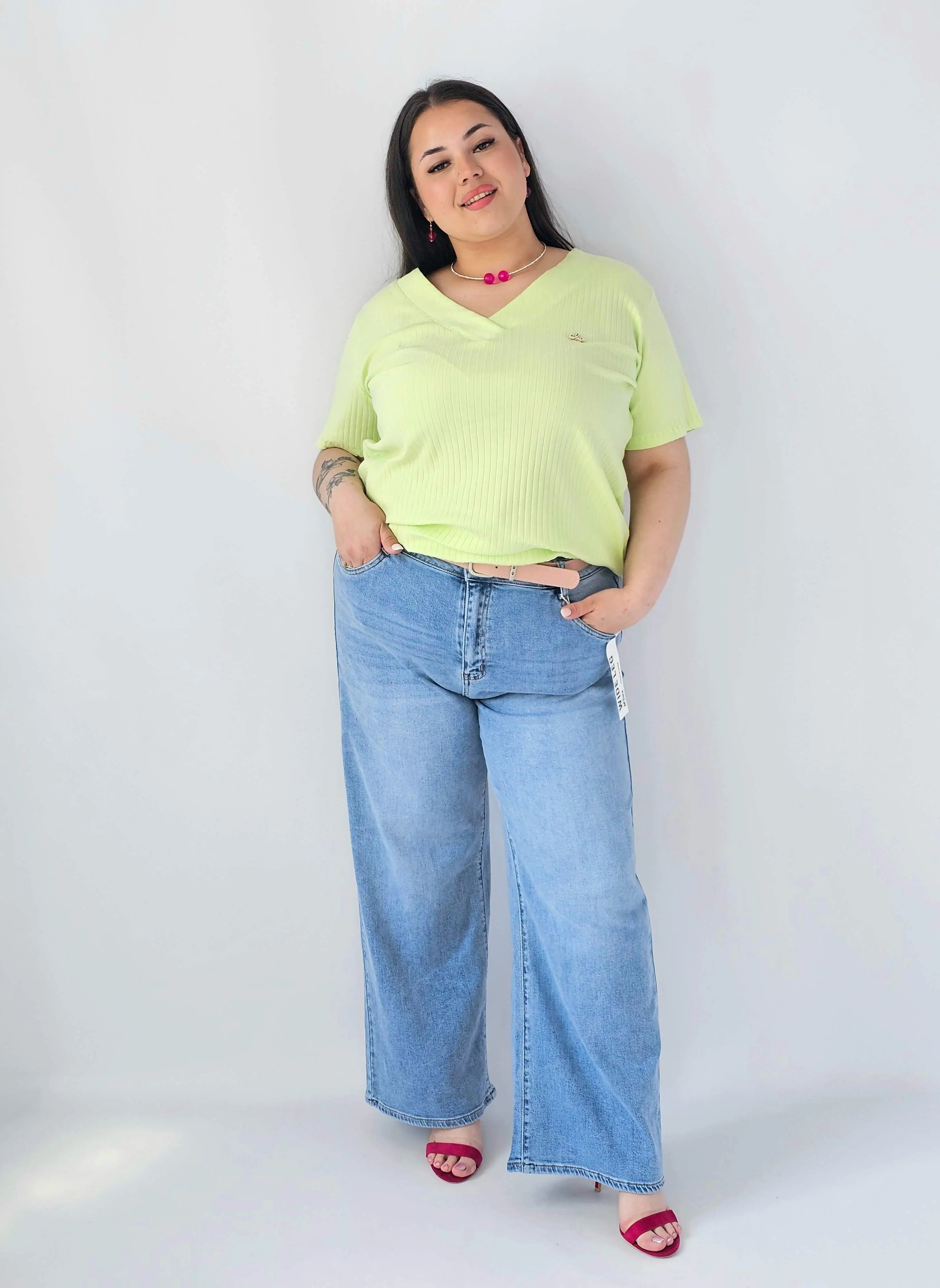 Bluzka Plus Size Prążkowana Z Dekoltem V I Krótkim Rękawem Stylowa XL