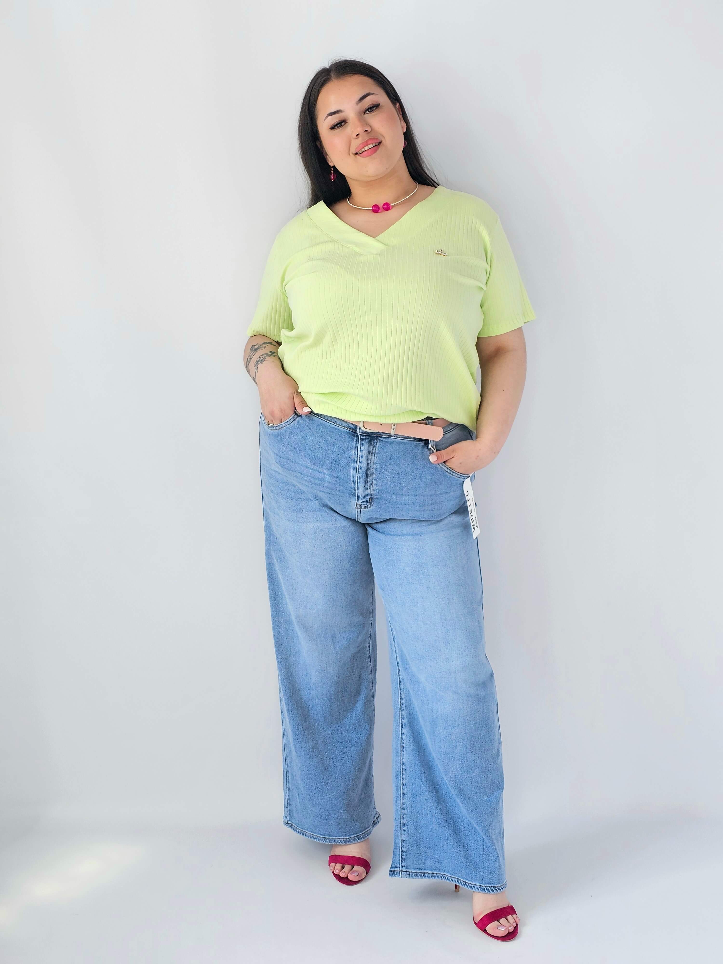 Bluzka Plus Size Prążkowana Z Dekoltem V I Krótkim Rękawem Stylowa XL