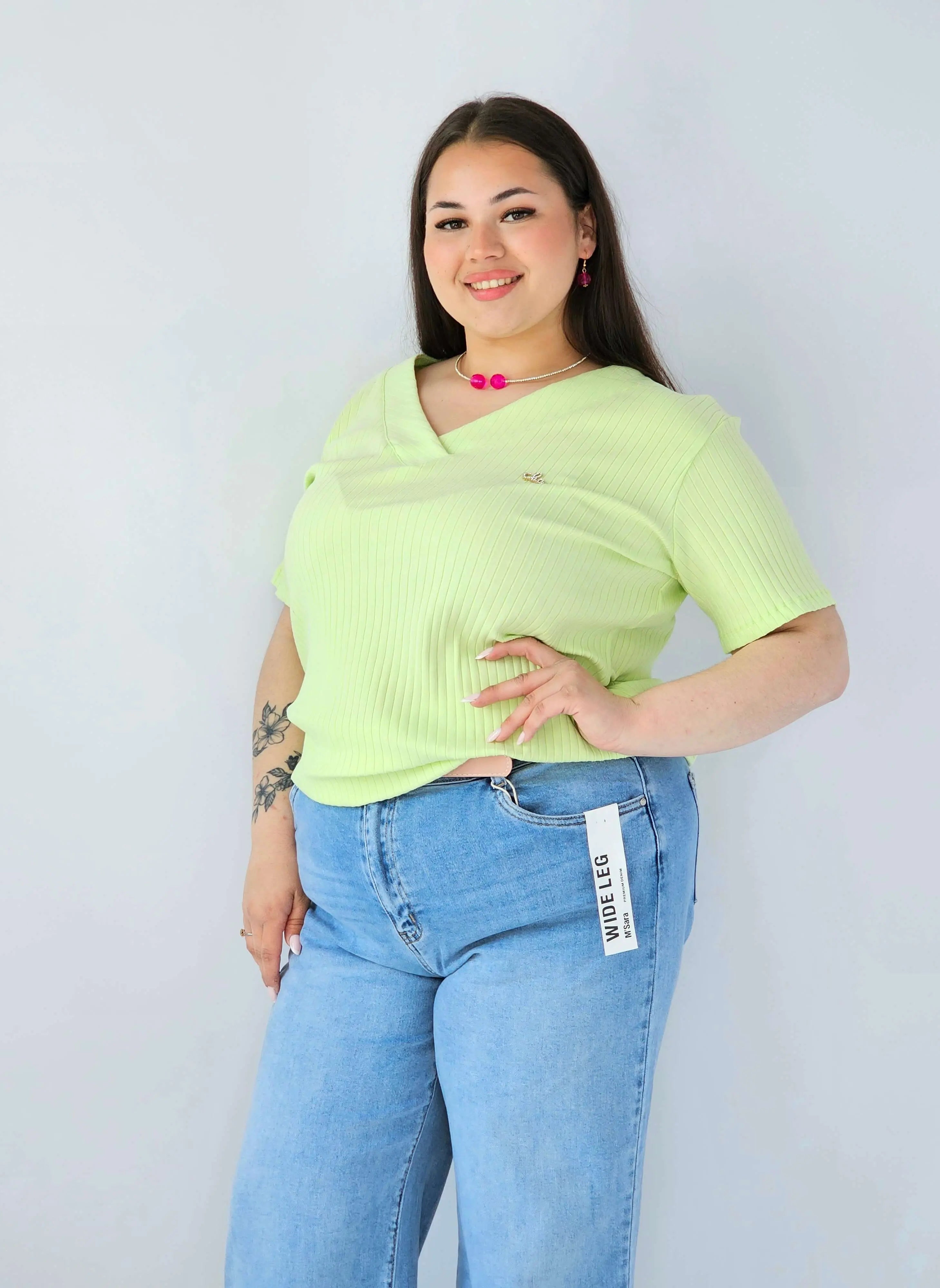 Bluzka Plus Size Prążkowana Z Dekoltem V I Krótkim Rękawem Stylowa XL