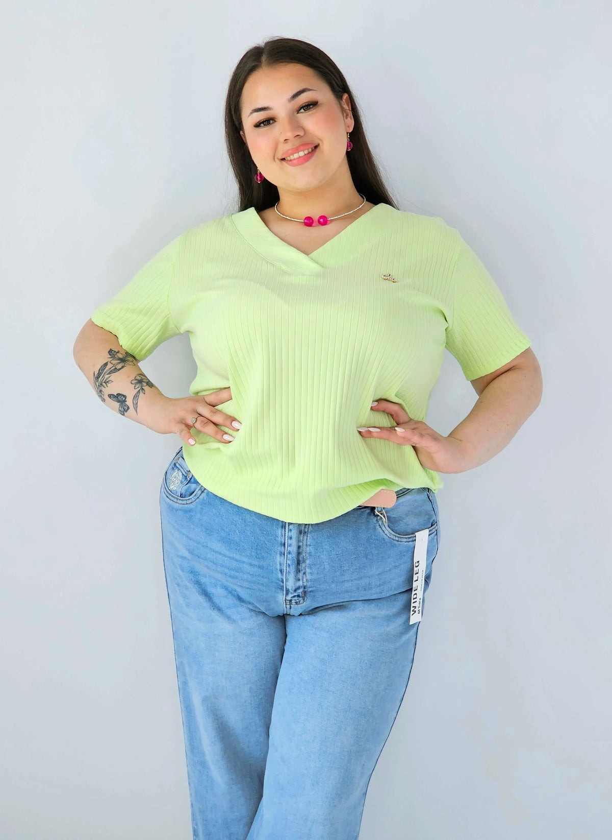 Bluzka Plus Size Prążkowana Z Dekoltem V I Krótkim Rękawem Stylowa XL
