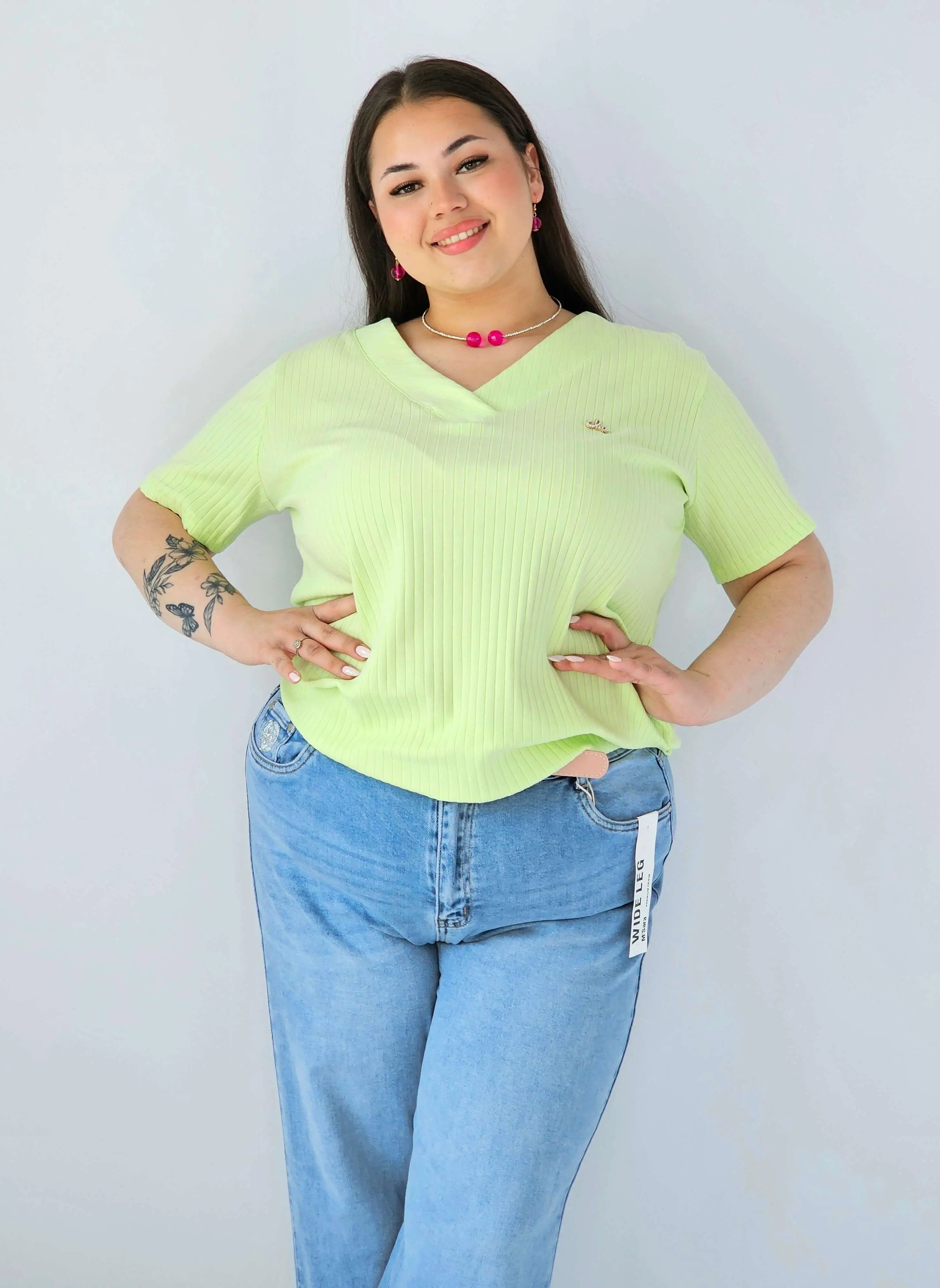 Bluzka Plus Size Prążkowana Z Dekoltem V I Krótkim Rękawem Stylowa XL