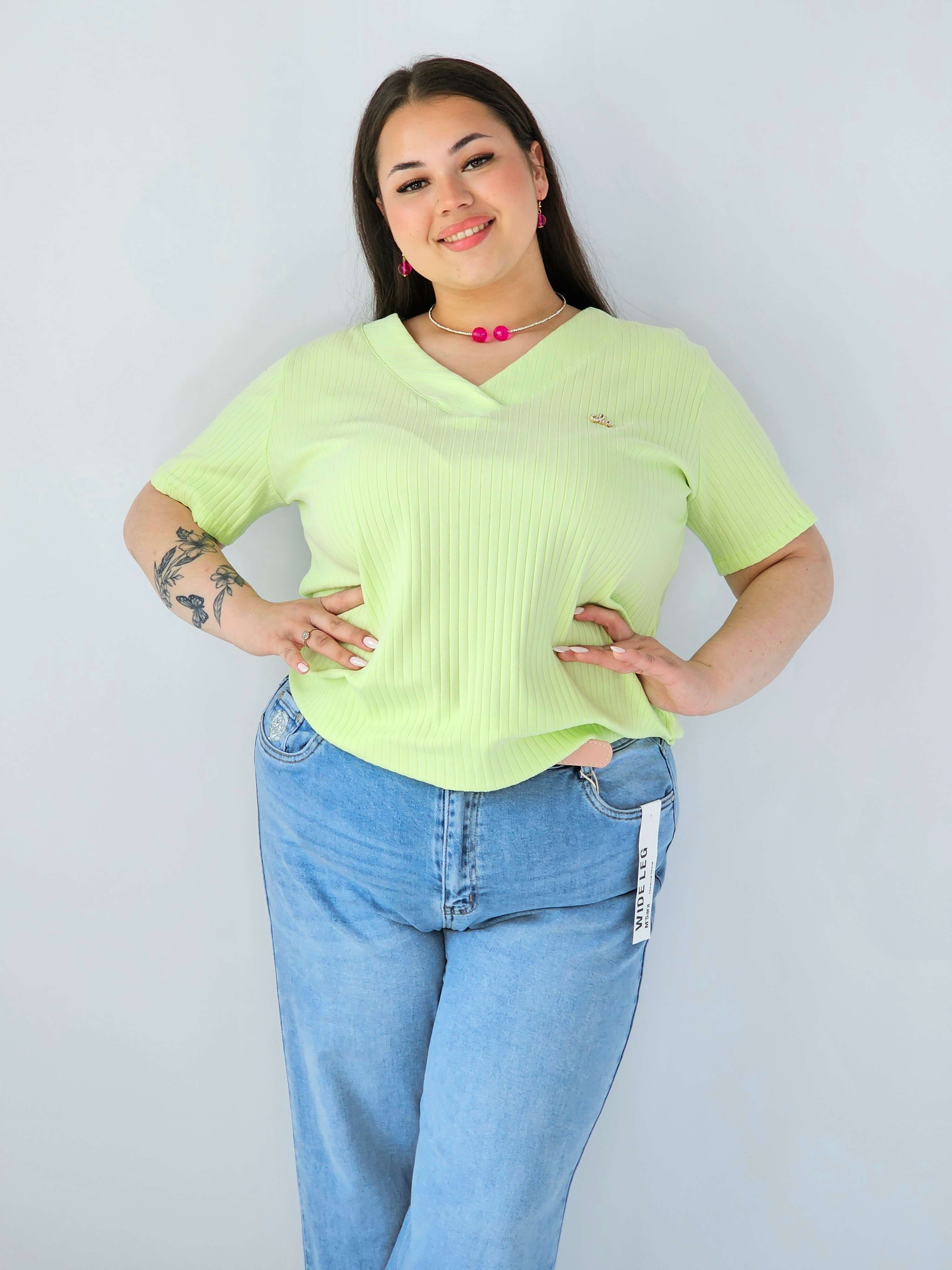 Bluzka Plus Size Prążkowana Z Dekoltem V I Krótkim Rękawem Stylowa XL