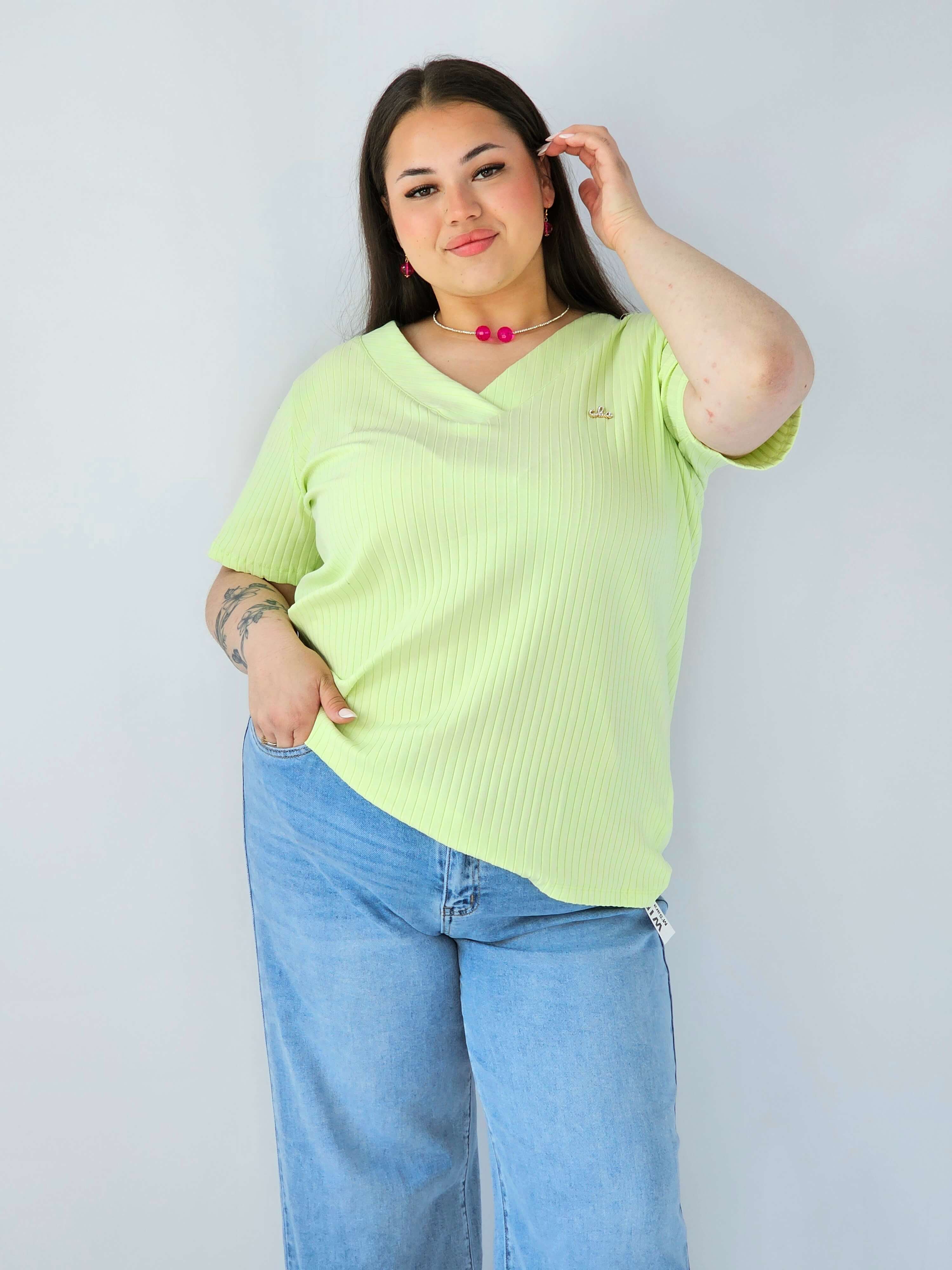 Bluzka Plus Size Prążkowana Z Dekoltem V I Krótkim Rękawem Stylowa XL