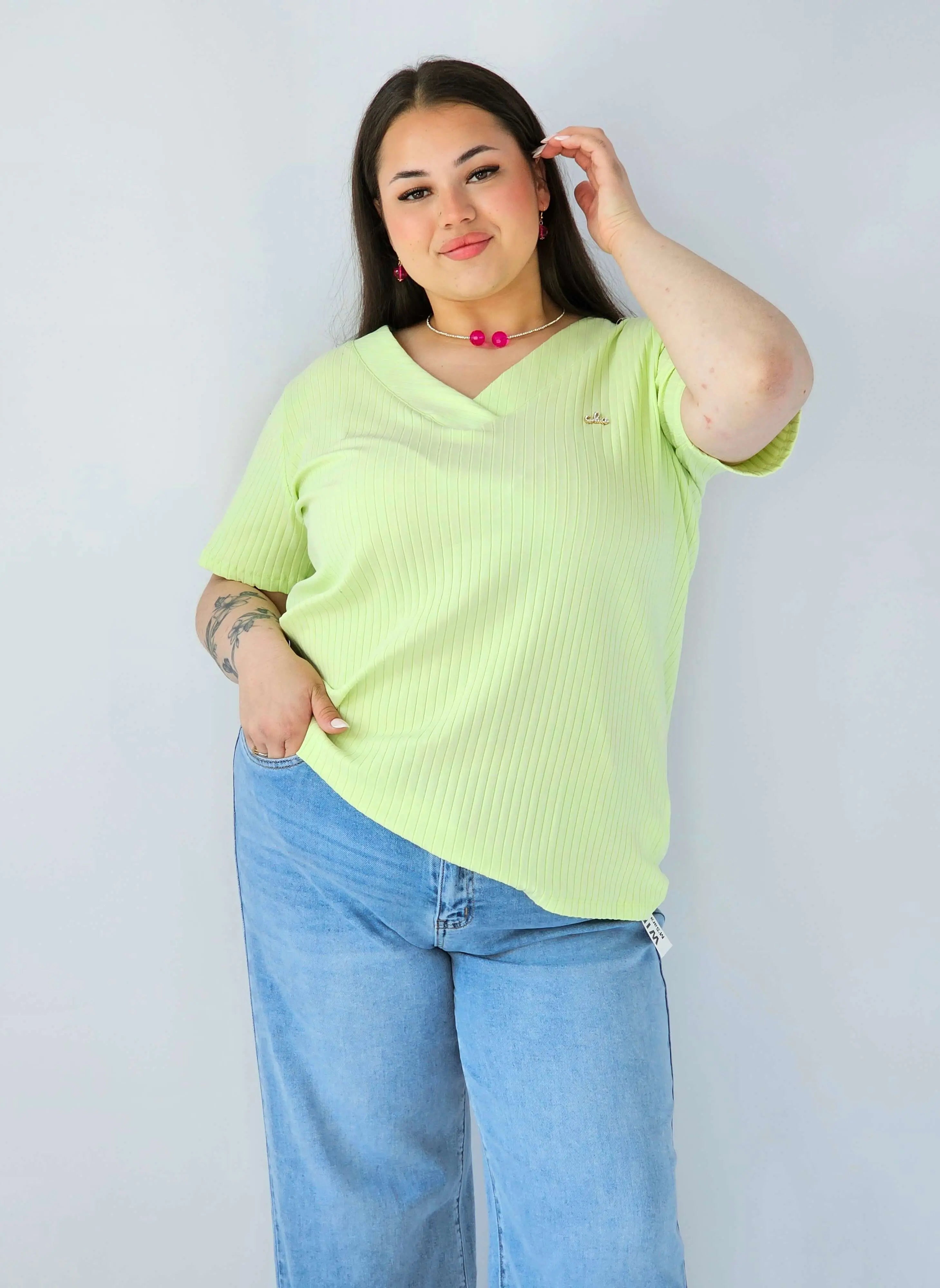 Bluzka Plus Size Prążkowana Z Dekoltem V I Krótkim Rękawem Stylowa XL