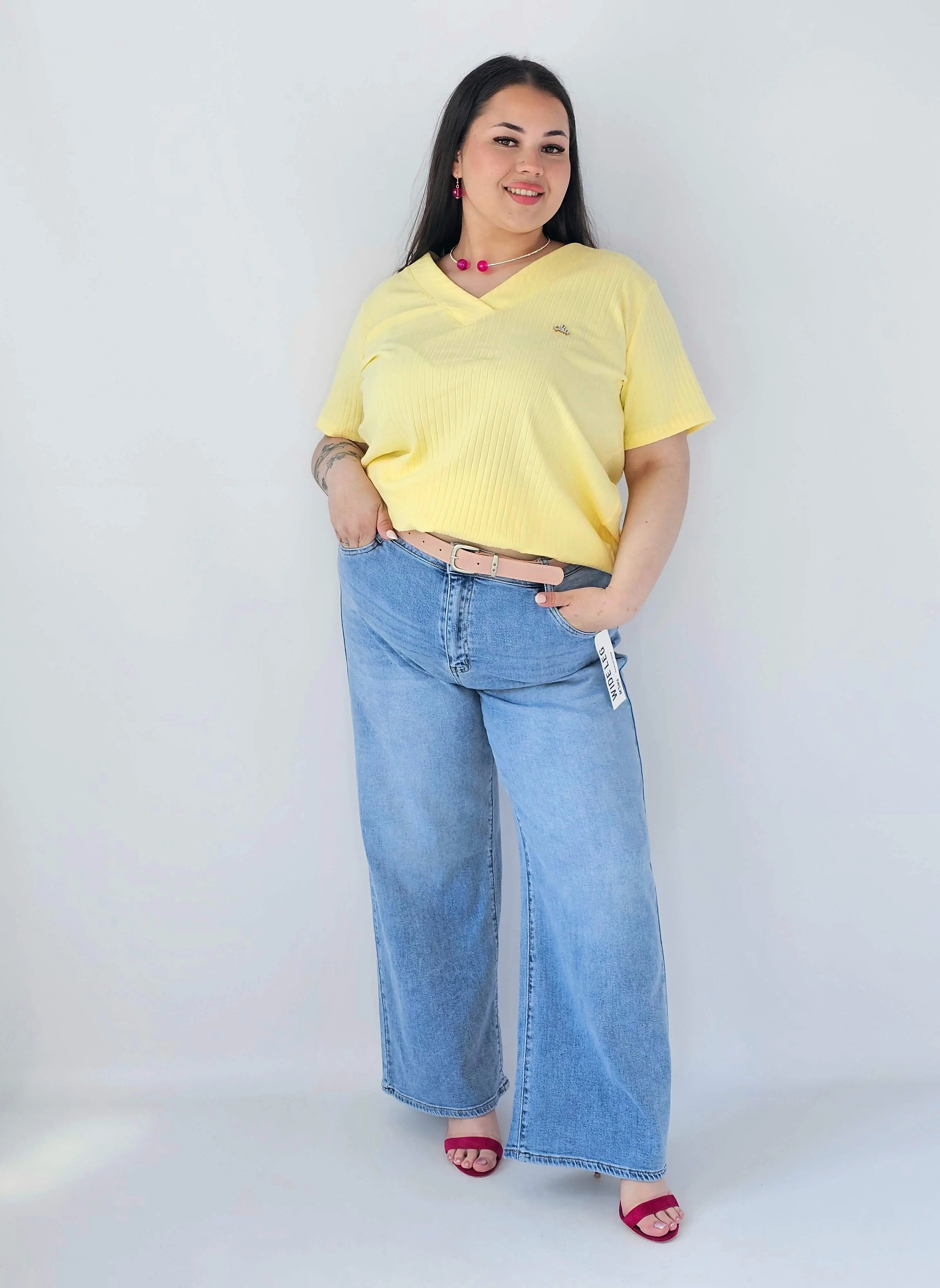 Bluzka Plus Size Prążkowana Z Dekoltem V I Krótkim Rękawem Stylowa XL