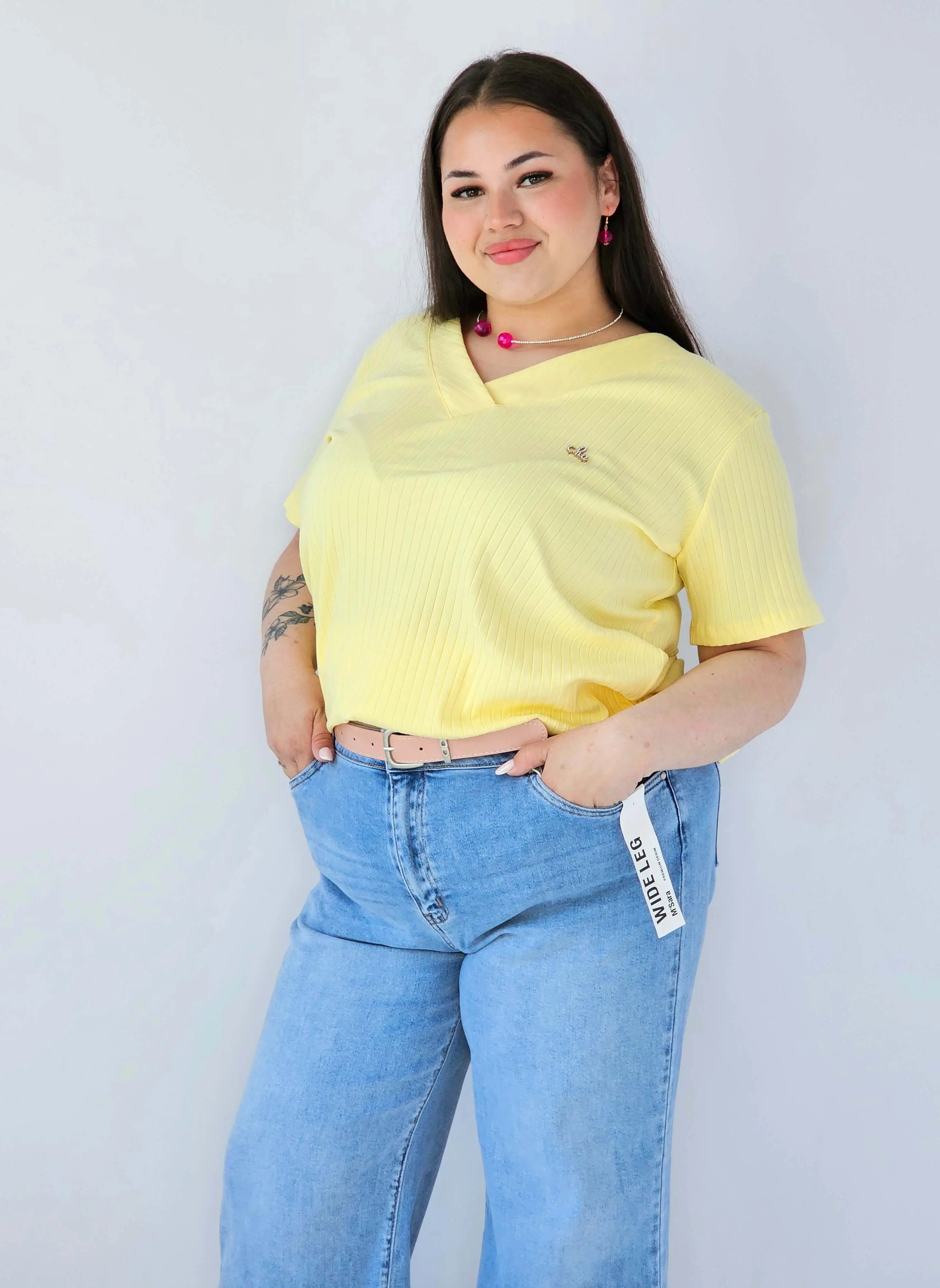 Bluzka Plus Size Prążkowana Z Dekoltem V I Krótkim Rękawem Stylowa XL