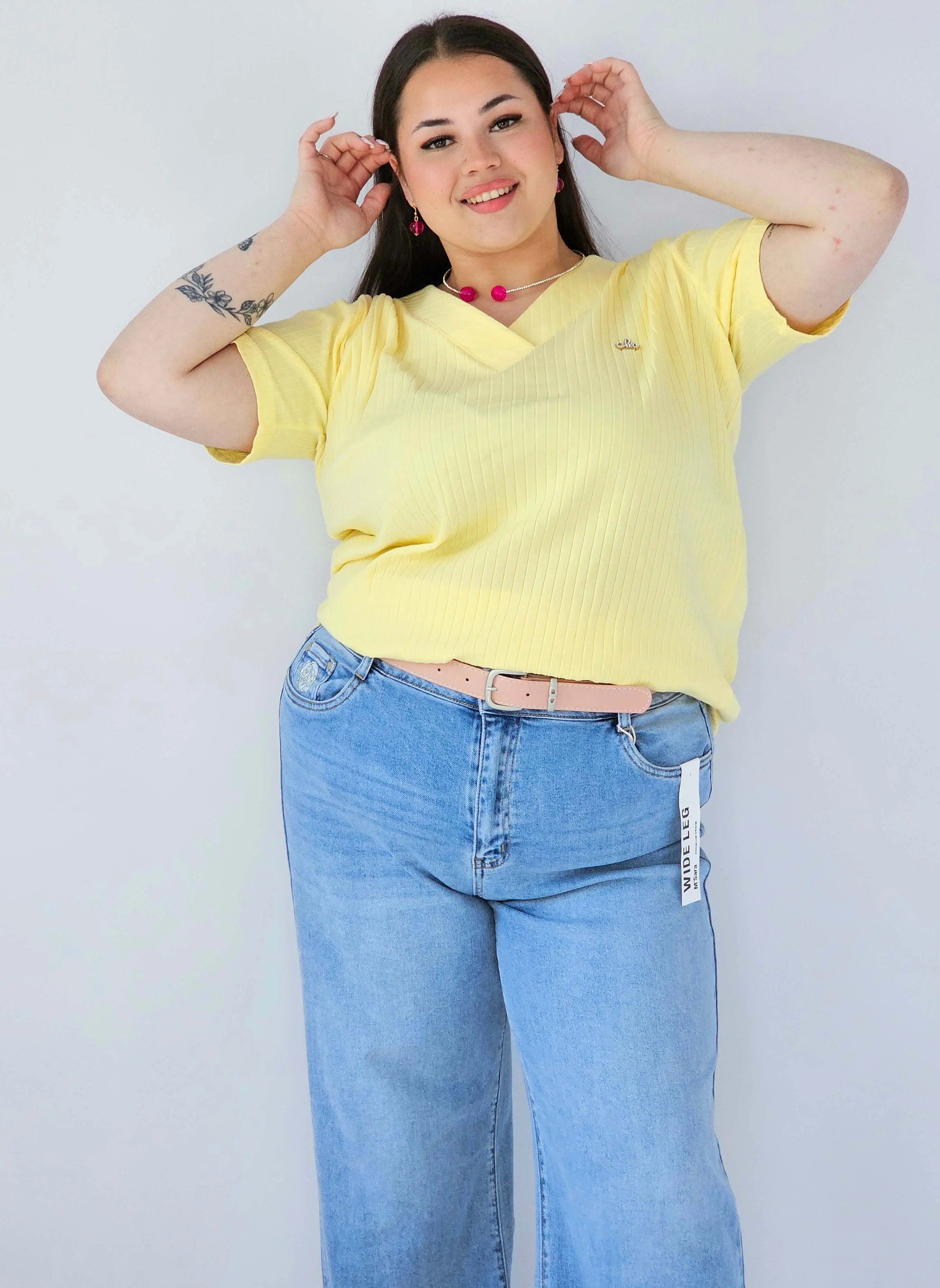 Bluzka Plus Size Prążkowana Z Dekoltem V I Krótkim Rękawem Stylowa XL