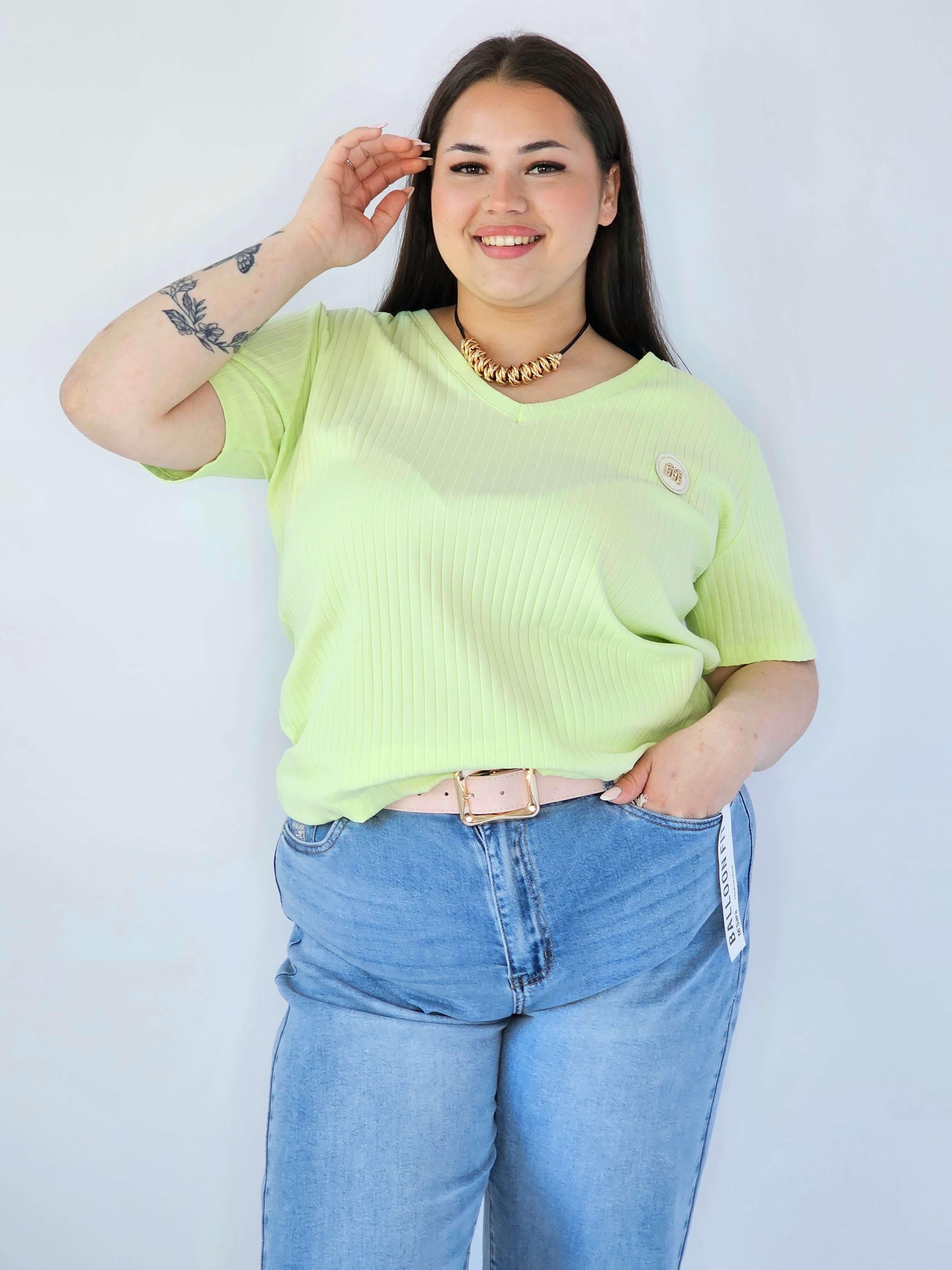 Bluzka Plus Size Z Dekoltem V I Ozdobną Aplikacją Stylowa XL