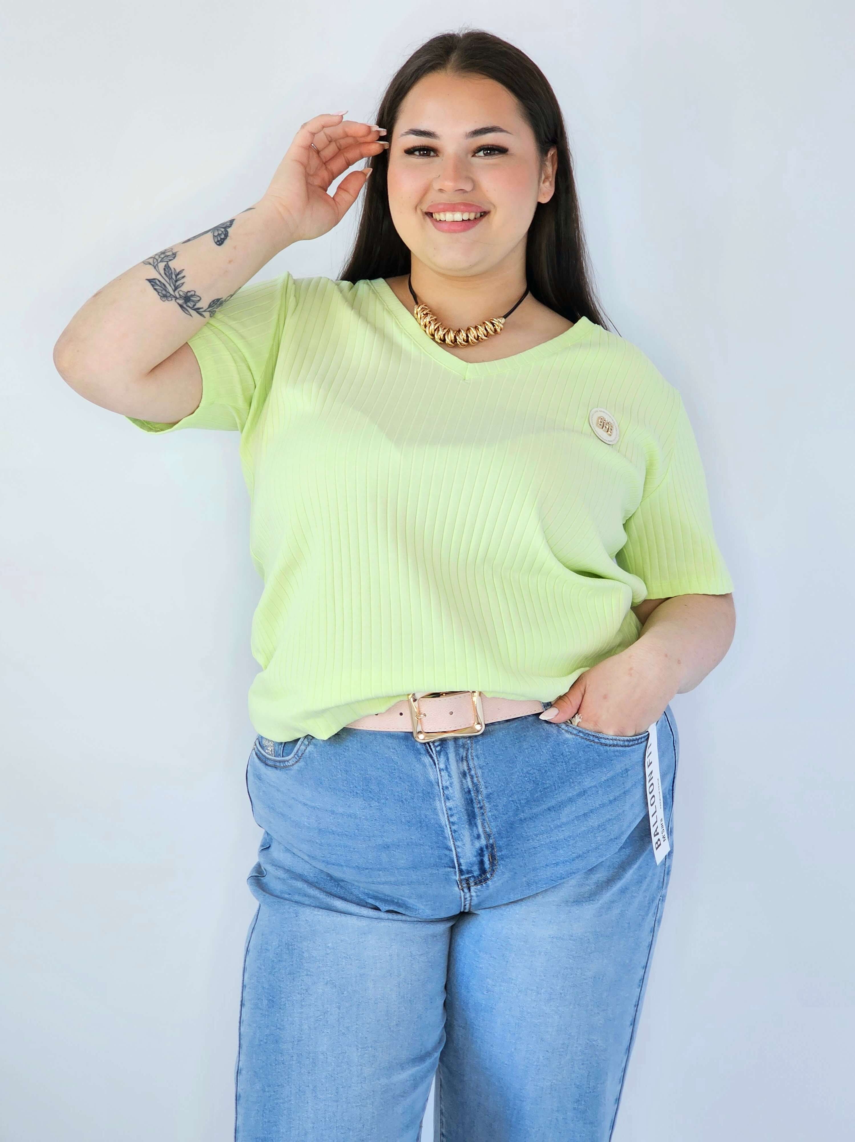 Bluzka Plus Size Z Dekoltem V I Ozdobną Aplikacją Stylowa XL