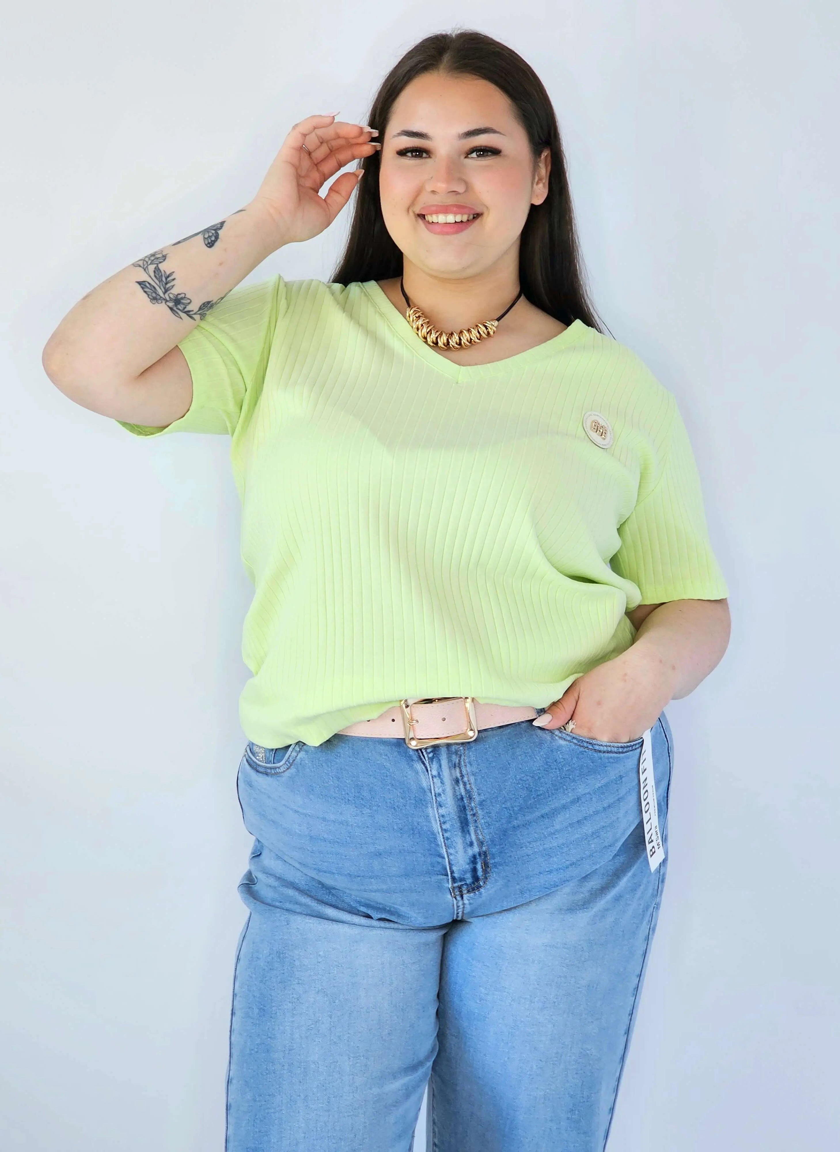 Bluzka Plus Size Z Dekoltem V I Ozdobną Aplikacją Stylowa XL
