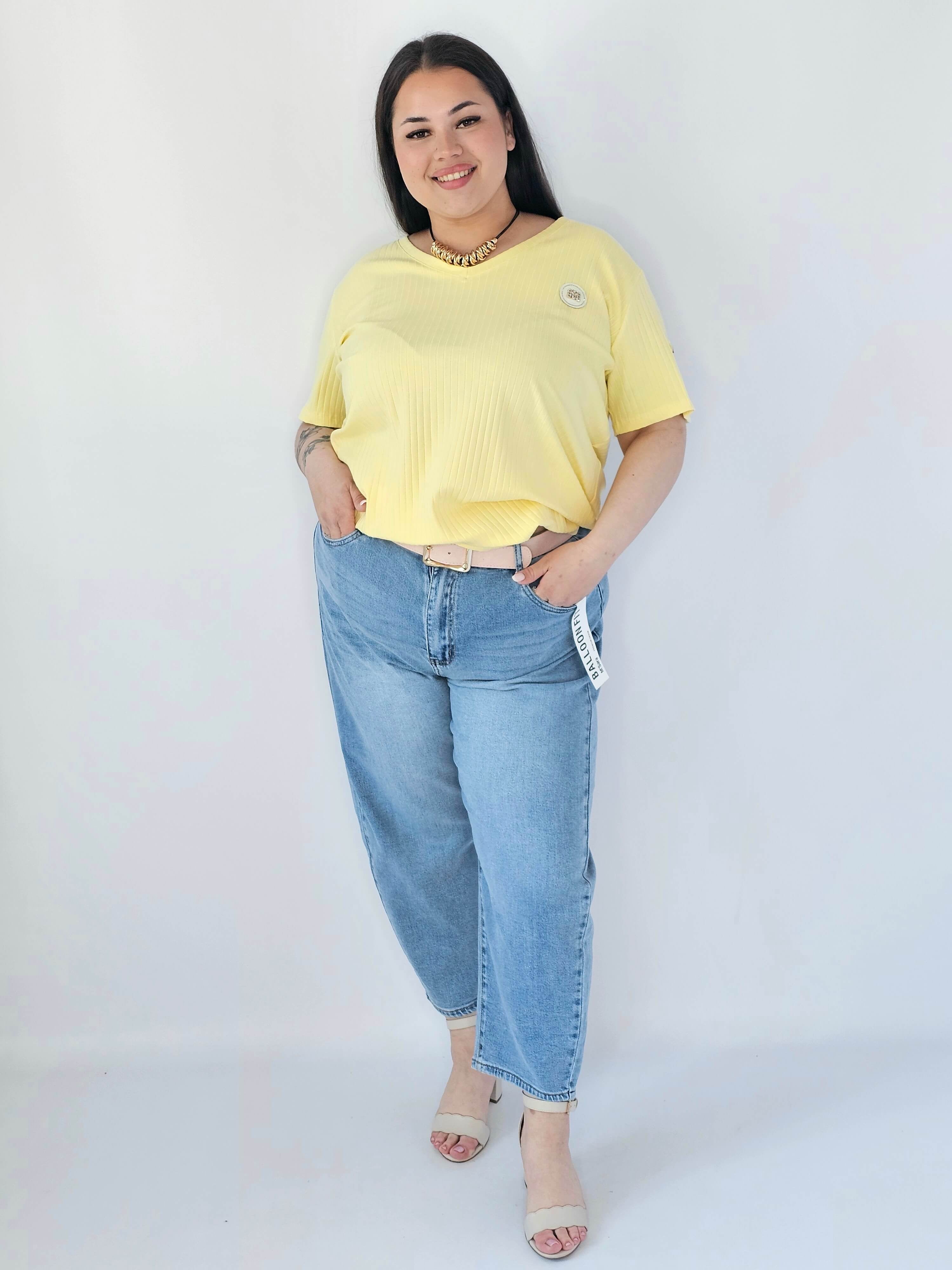Bluzka Plus Size Z Dekoltem V I Ozdobną Aplikacją Stylowa XL