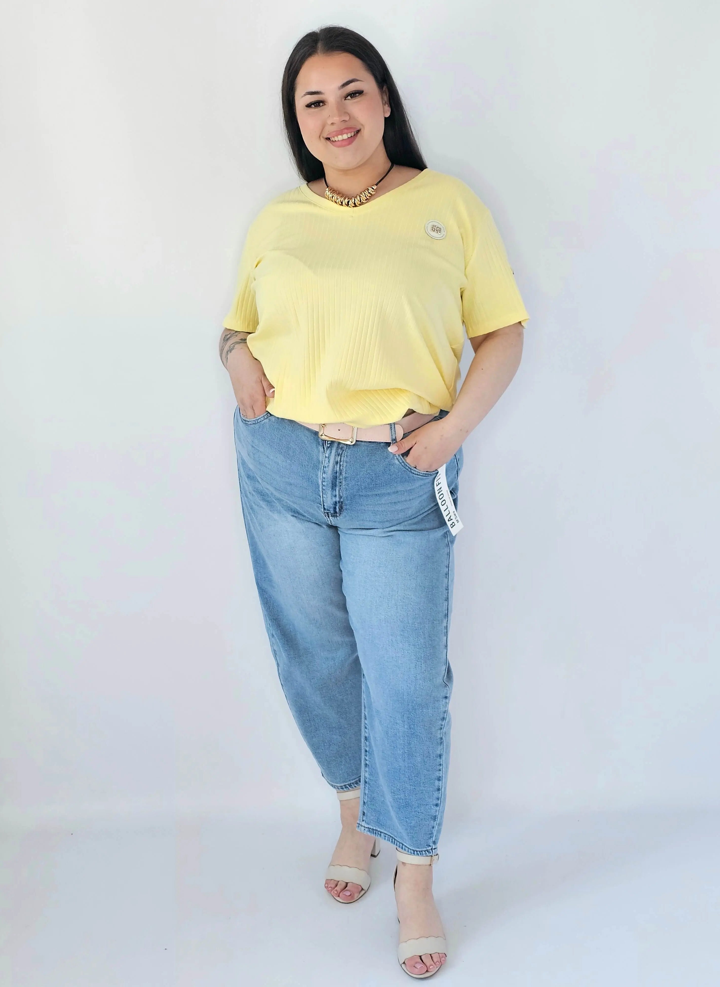 Bluzka Plus Size Z Dekoltem V I Ozdobną Aplikacją Stylowa XL