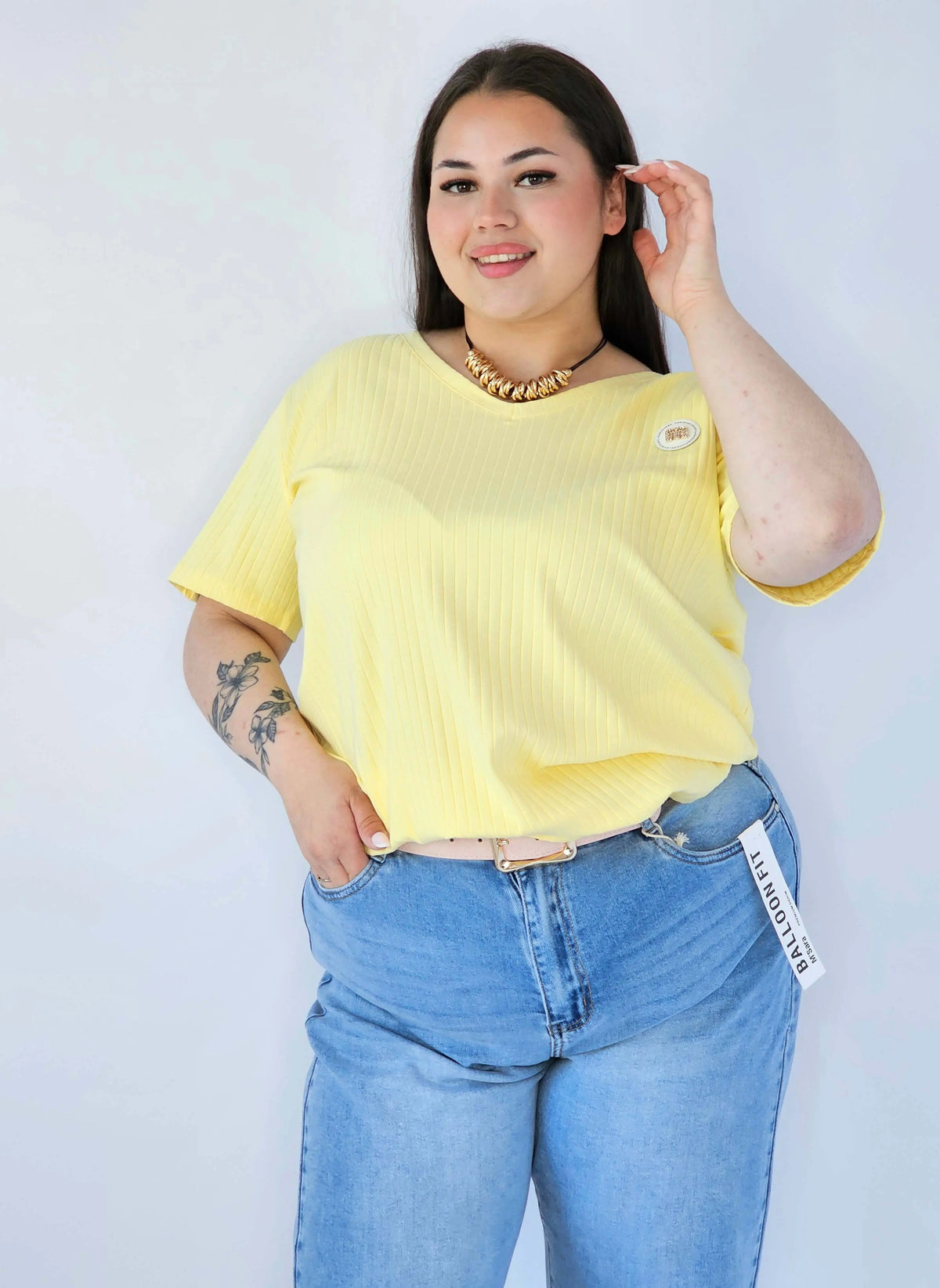 Bluzka Plus Size Z Dekoltem V I Ozdobną Aplikacją Stylowa XL