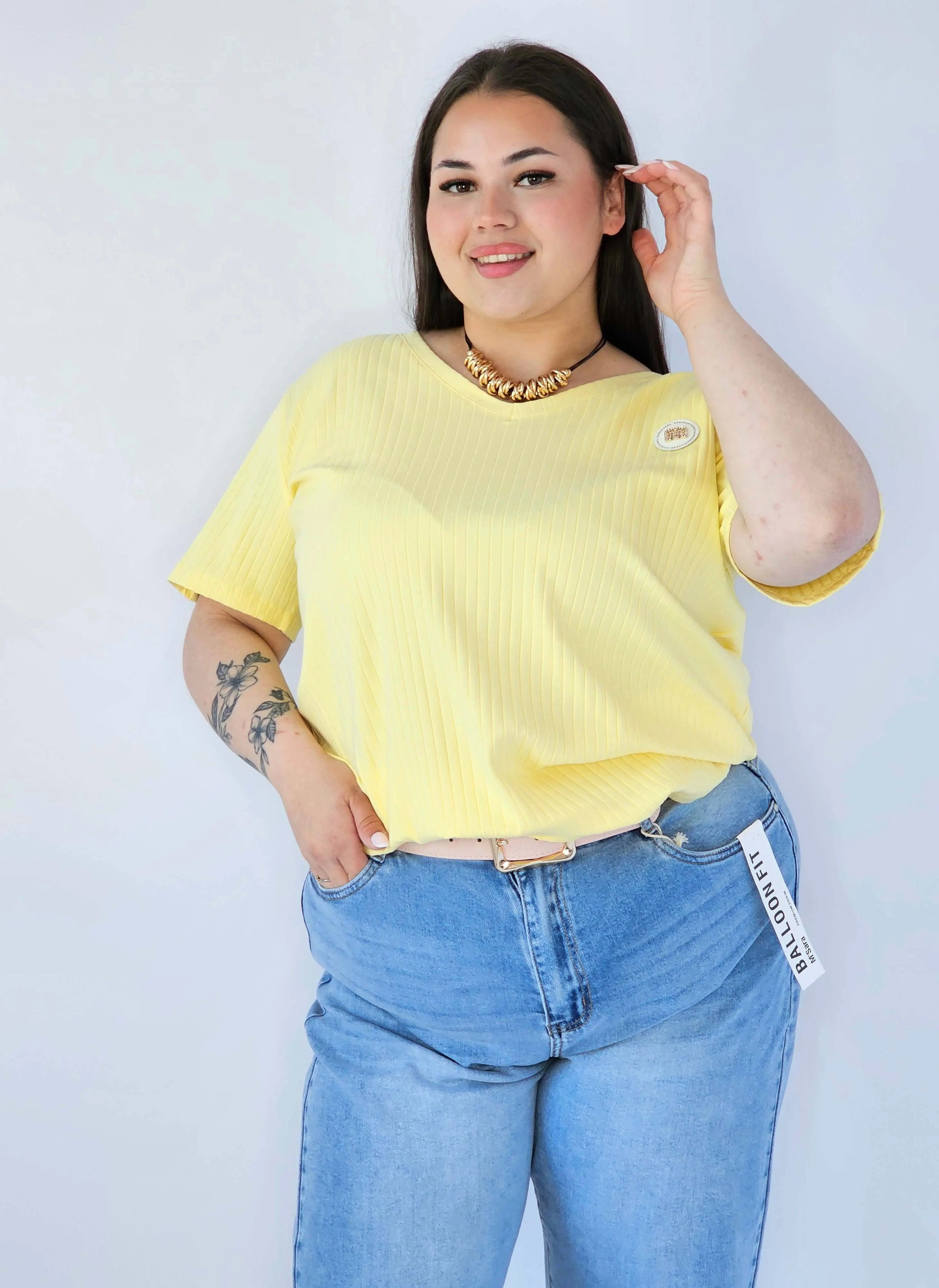 Bluzka Plus Size Z Dekoltem V I Ozdobną Aplikacją Stylowa XL