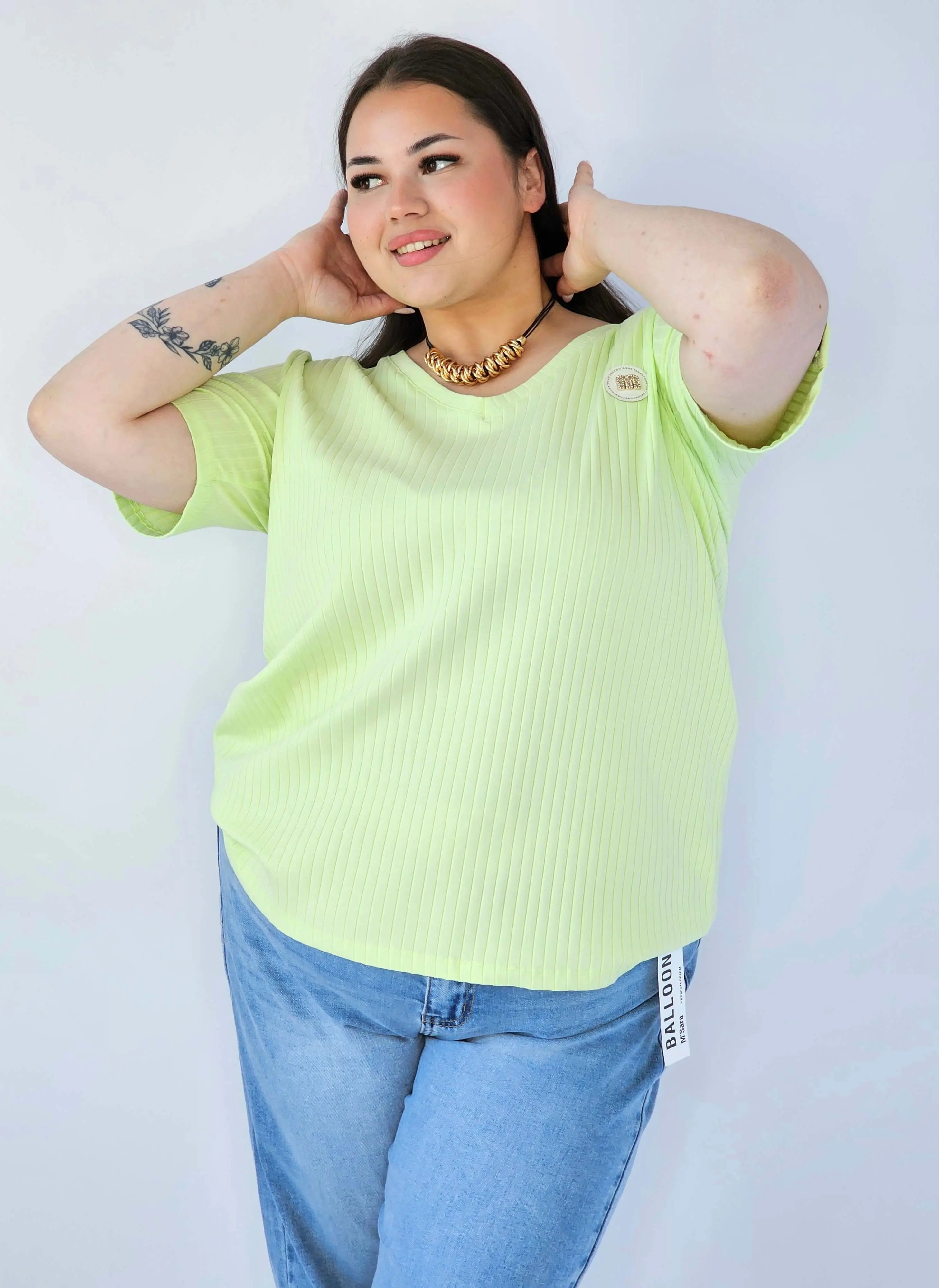 Bluzka Plus Size Z Dekoltem V I Ozdobną Aplikacją Stylowa XL