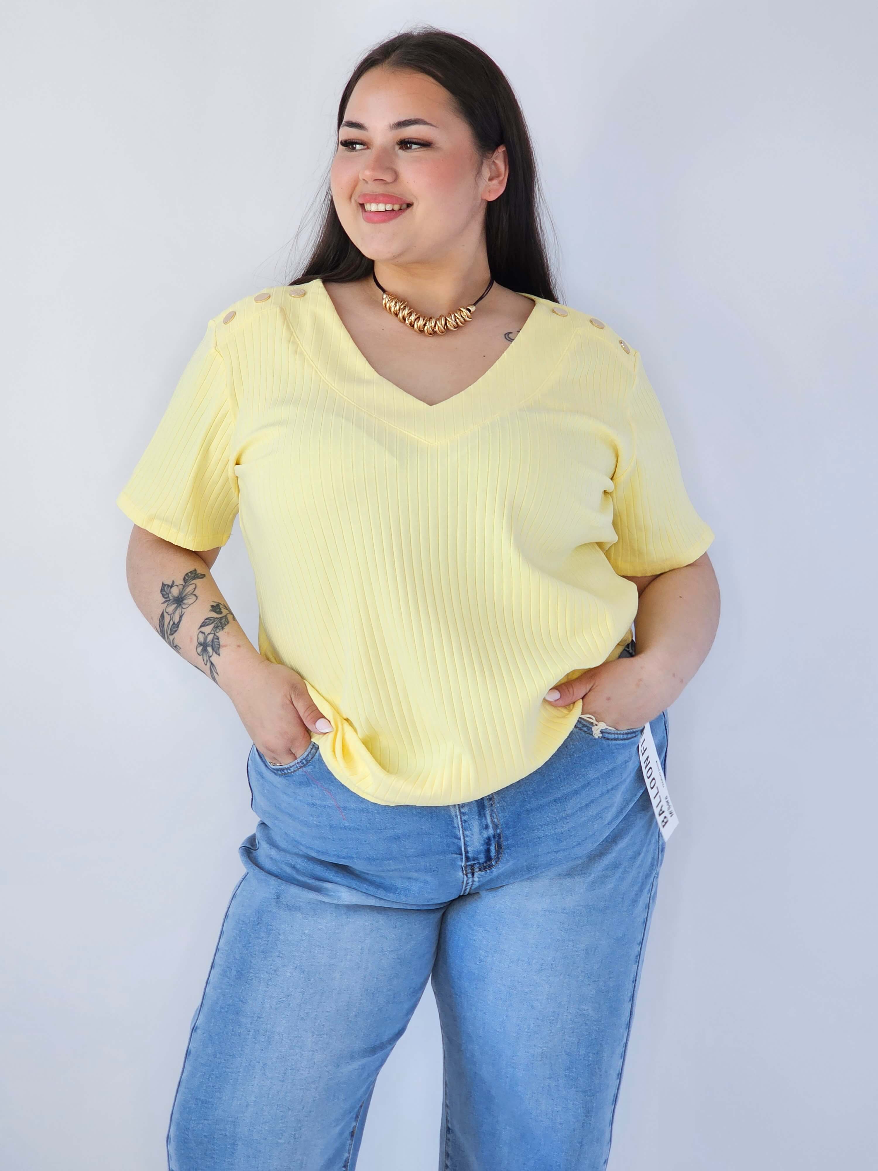 Bluzka Plus Size Z Dekoltem V I Ozdobnymi Detalami Na Ramionach Stylowa XL