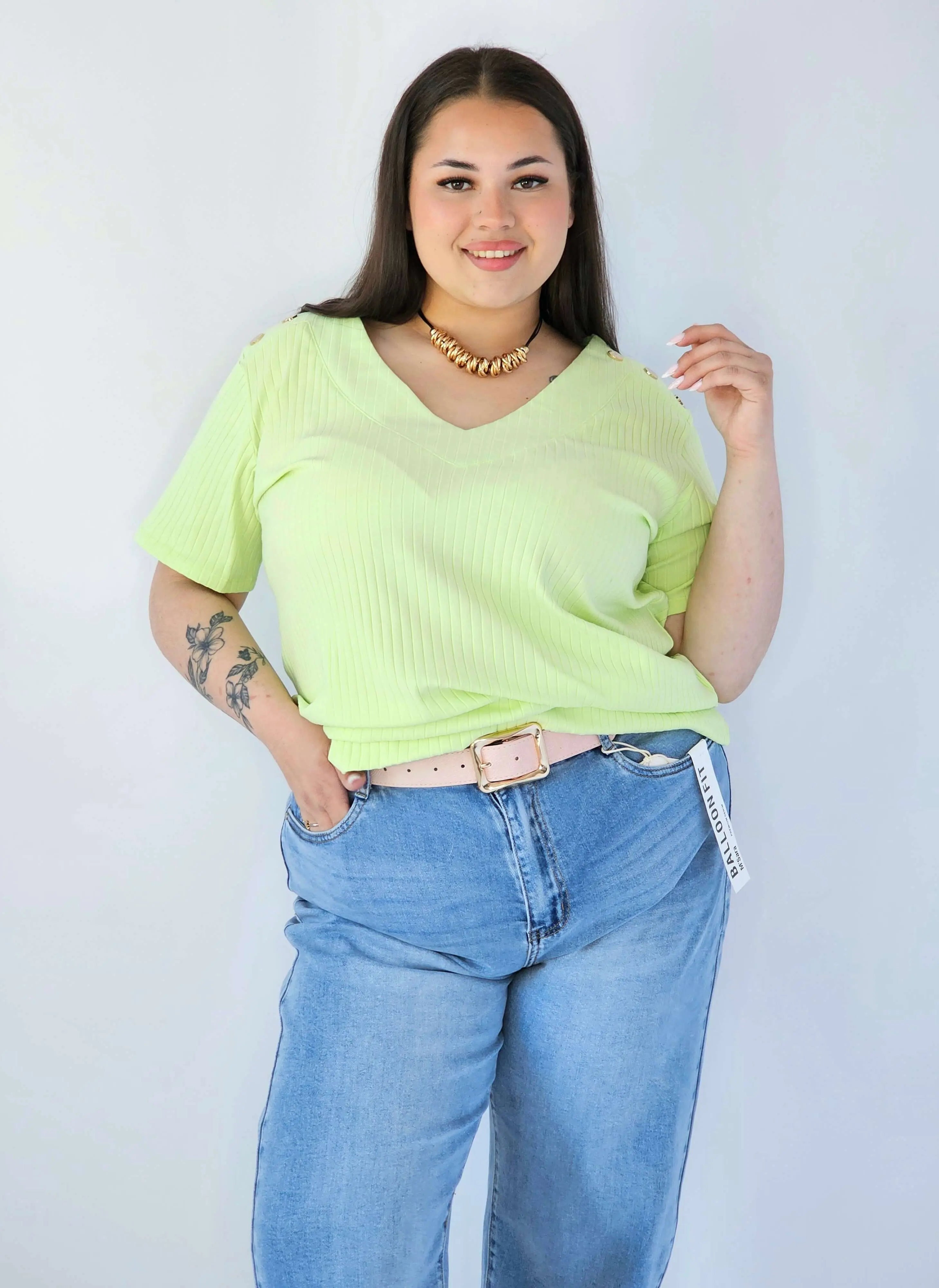 Bluzka Plus Size Z Dekoltem V I Ozdobnymi Detalami Na Ramionach Stylowa XL