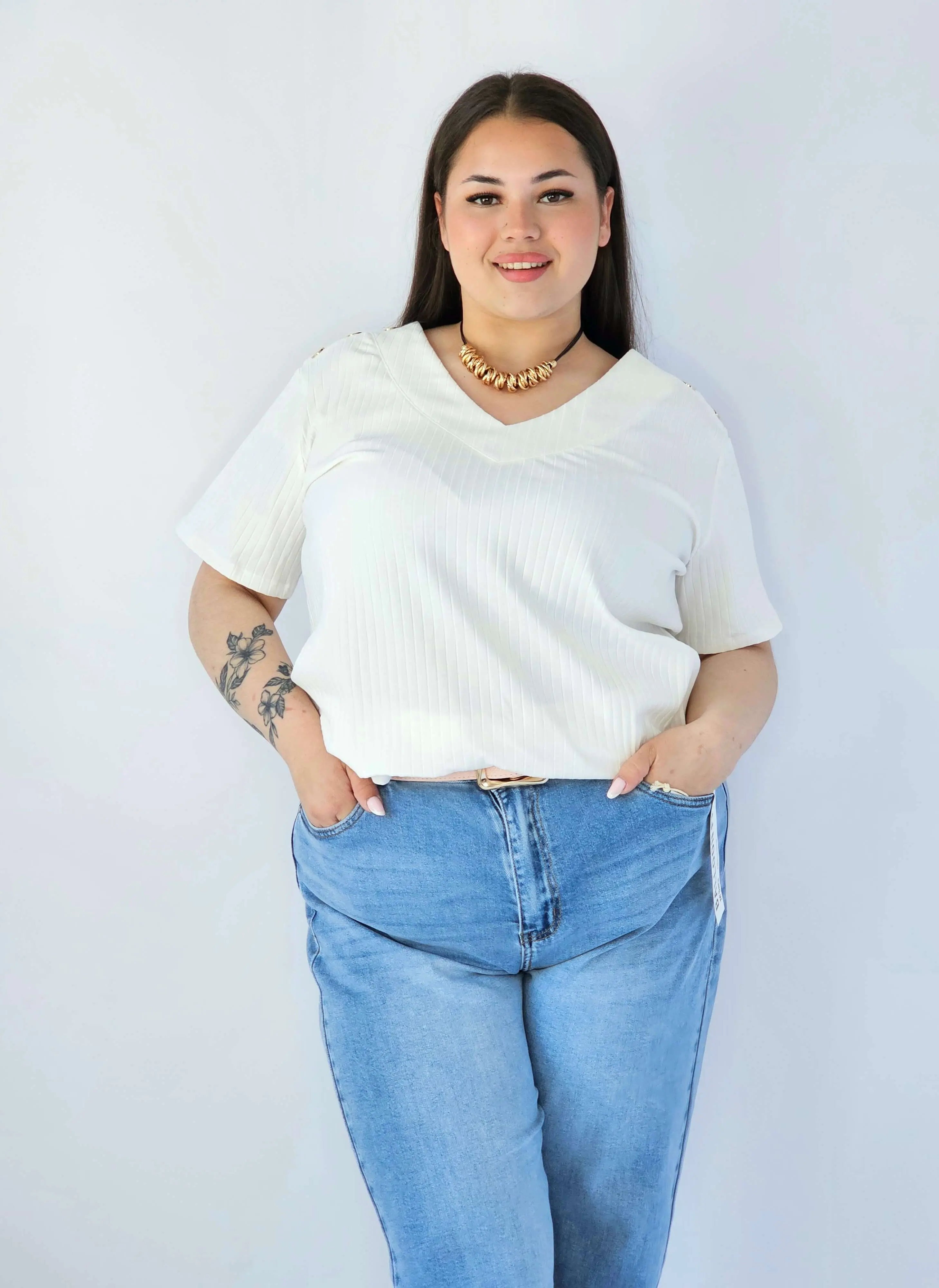 Bluzka Plus Size Z Dekoltem V I Ozdobnymi Detalami Na Ramionach Stylowa XL