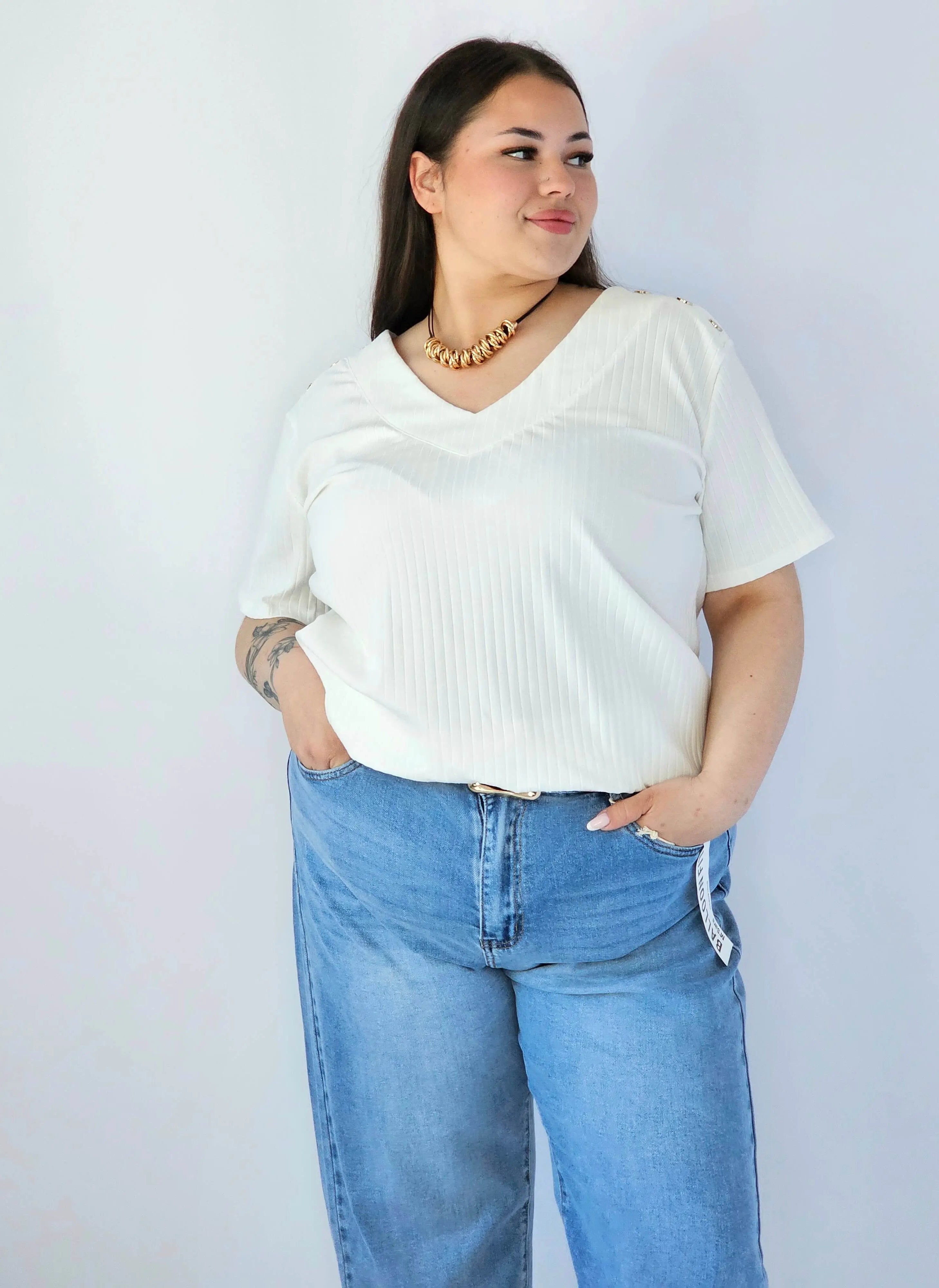 Bluzka Plus Size Z Dekoltem V I Ozdobnymi Detalami Na Ramionach Stylowa XL