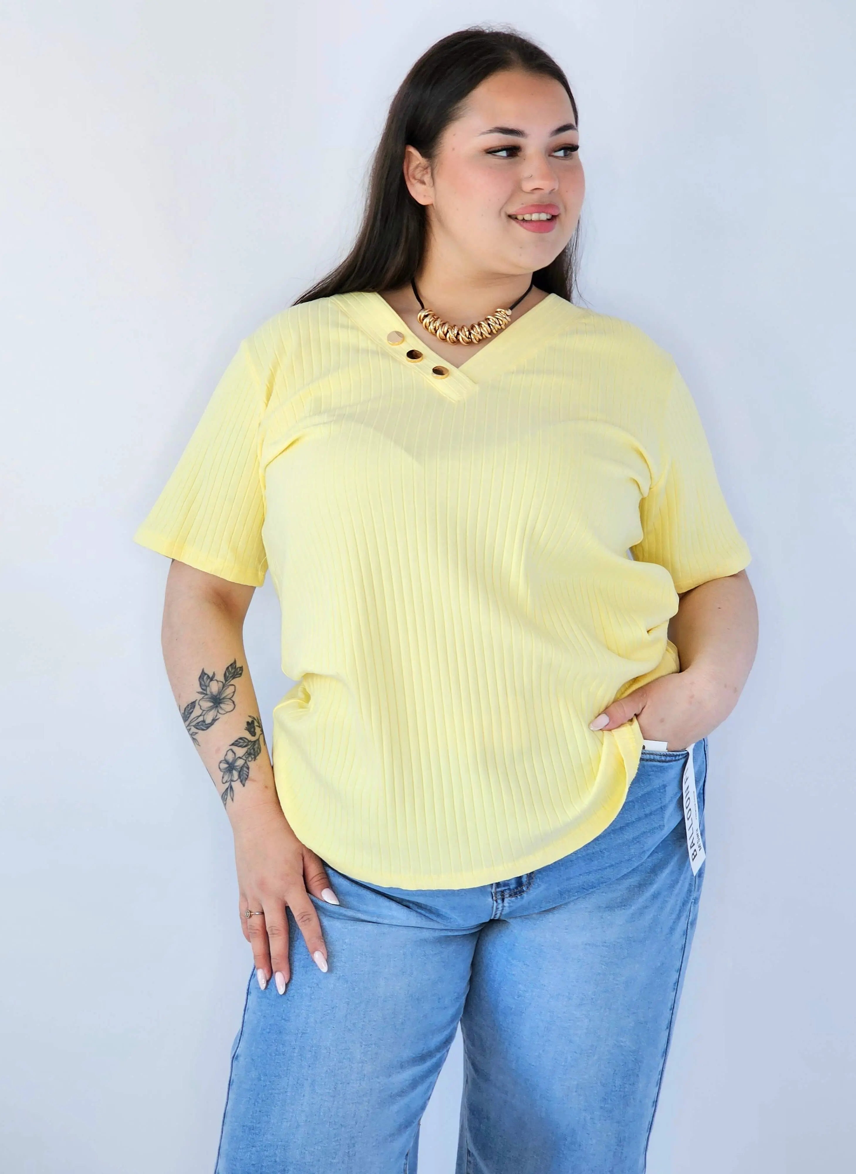Bluzka Plus Size Z Dekoltem V I Ozdobnymi Guzikami Stylowa XL