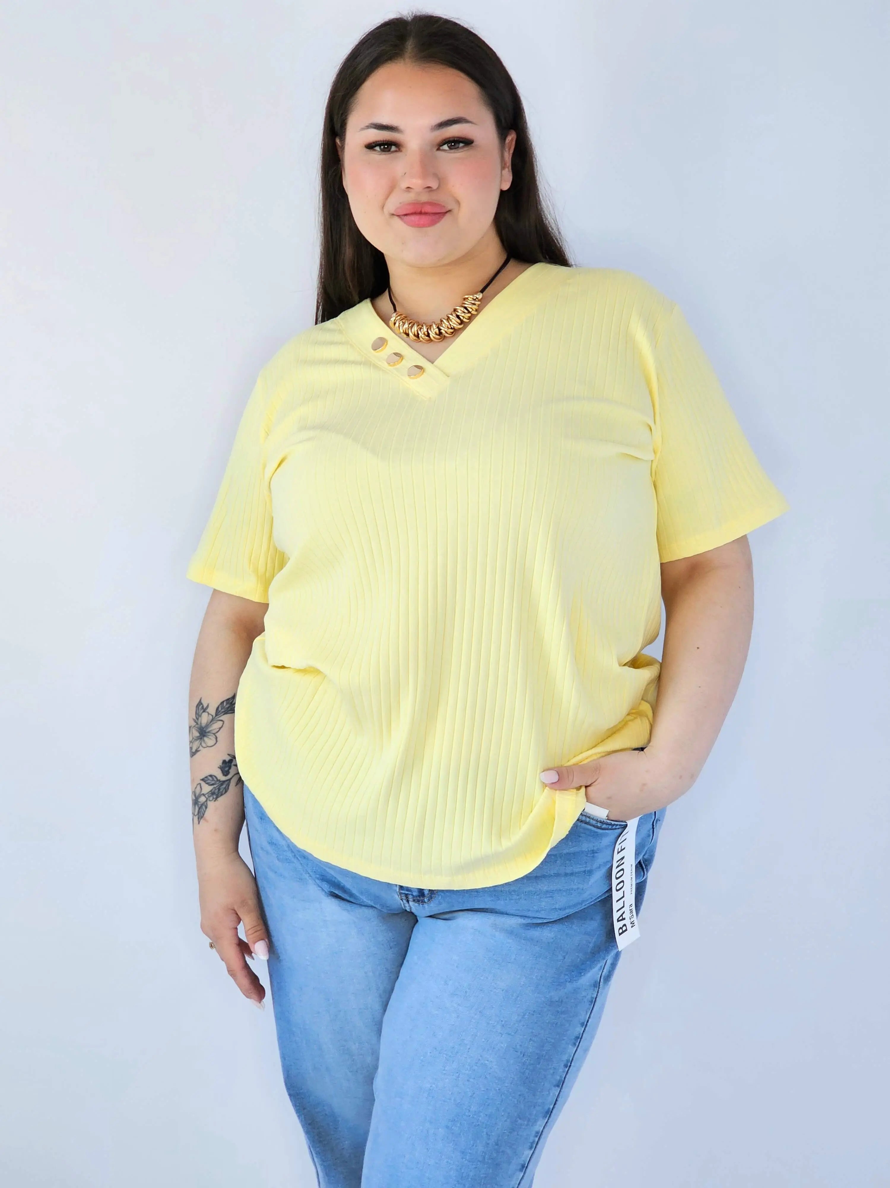 Bluzka Plus Size Z Dekoltem V I Ozdobnymi Guzikami Stylowa XL