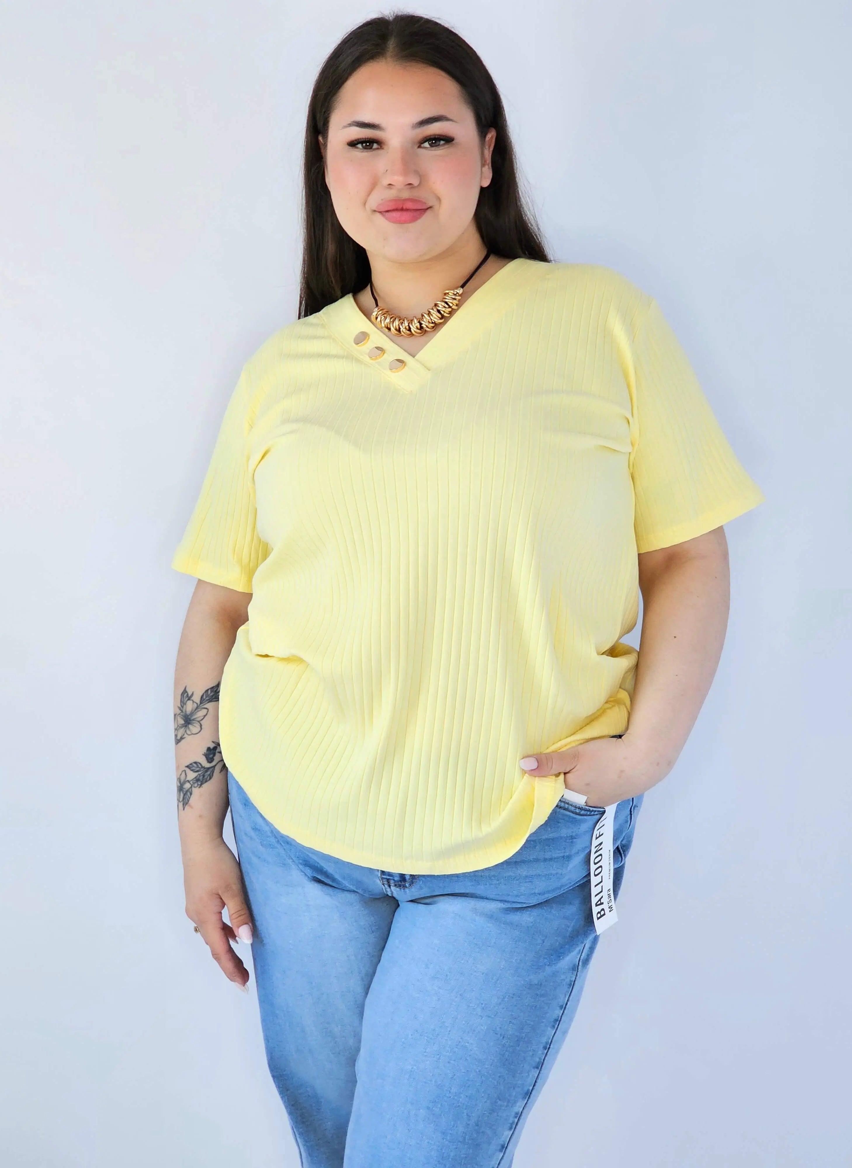 Bluzka Plus Size Z Dekoltem V I Ozdobnymi Guzikami Stylowa XL