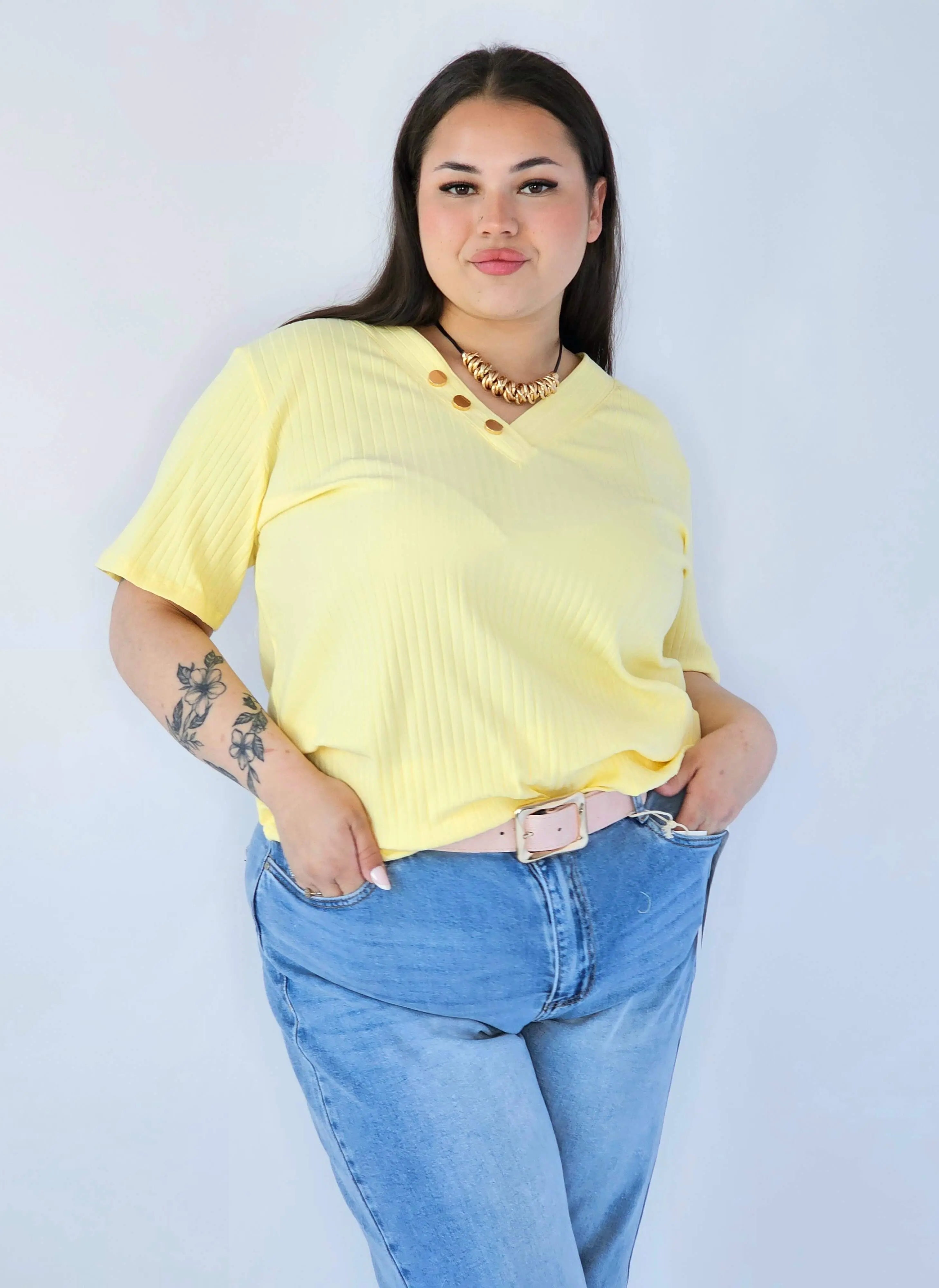 Bluzka Plus Size Z Dekoltem V I Ozdobnymi Guzikami Stylowa XL