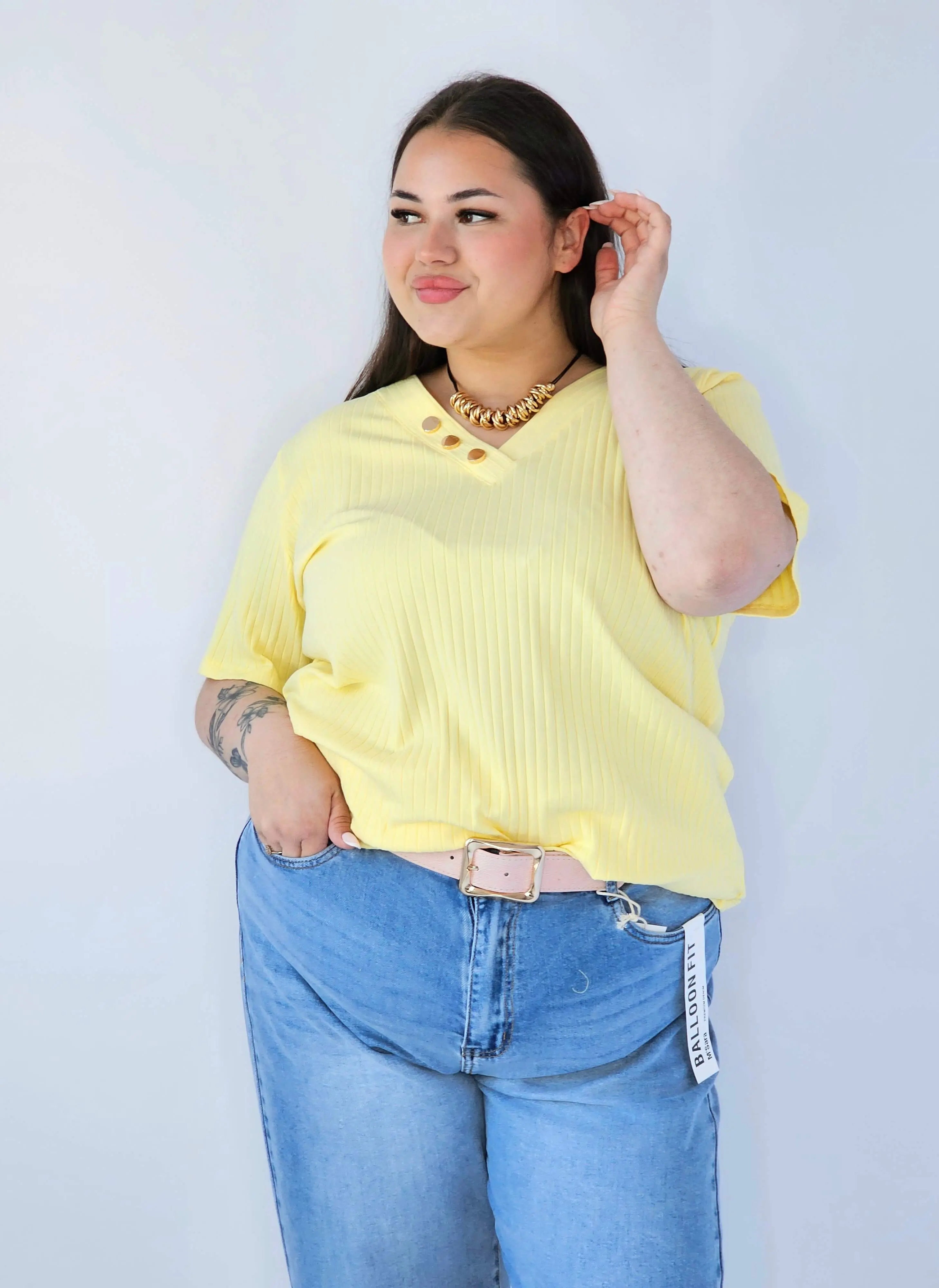Bluzka Plus Size Z Dekoltem V I Ozdobnymi Guzikami Stylowa XL