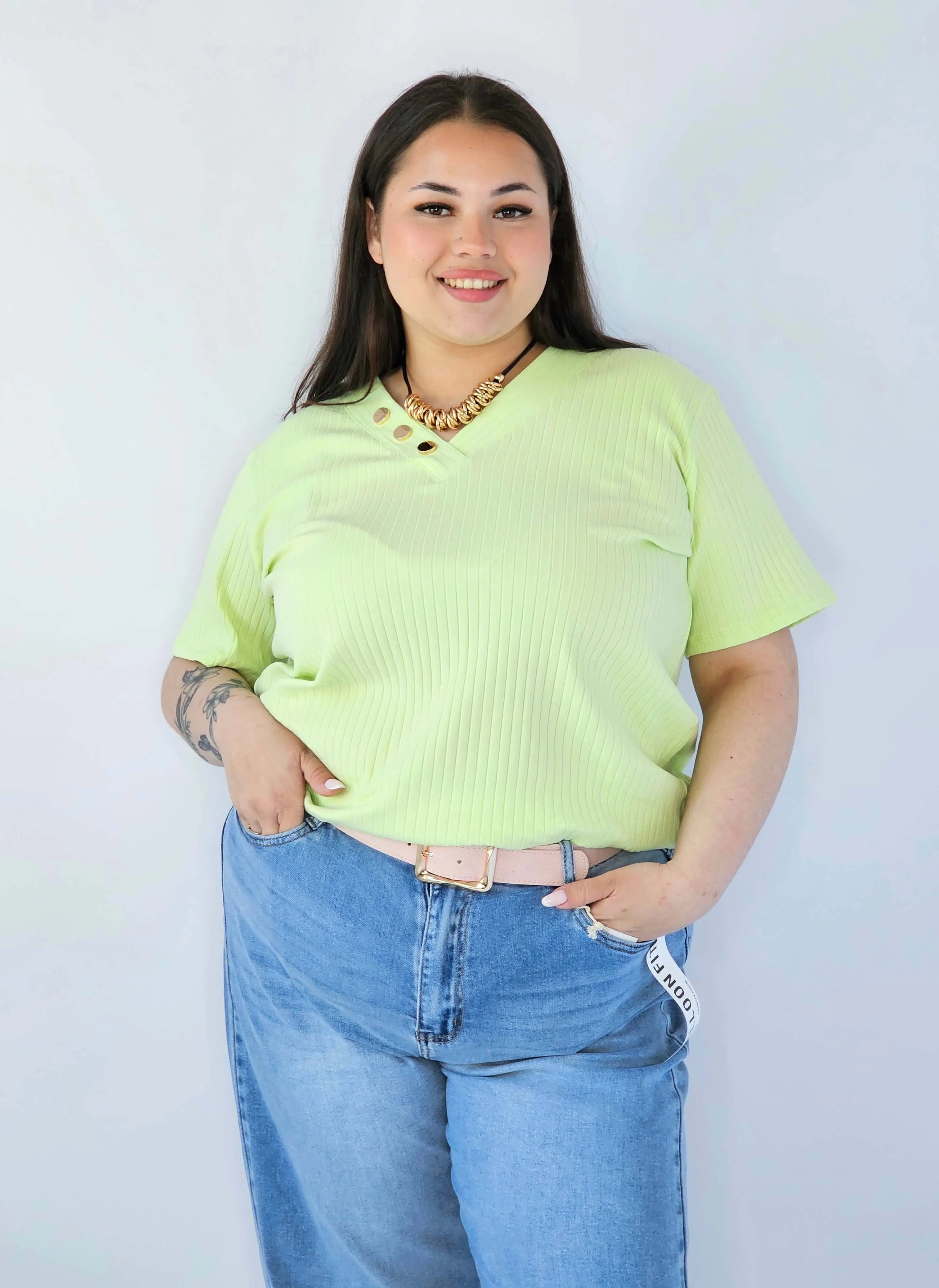 Bluzka Plus Size Z Dekoltem V I Ozdobnymi Guzikami Stylowa XL