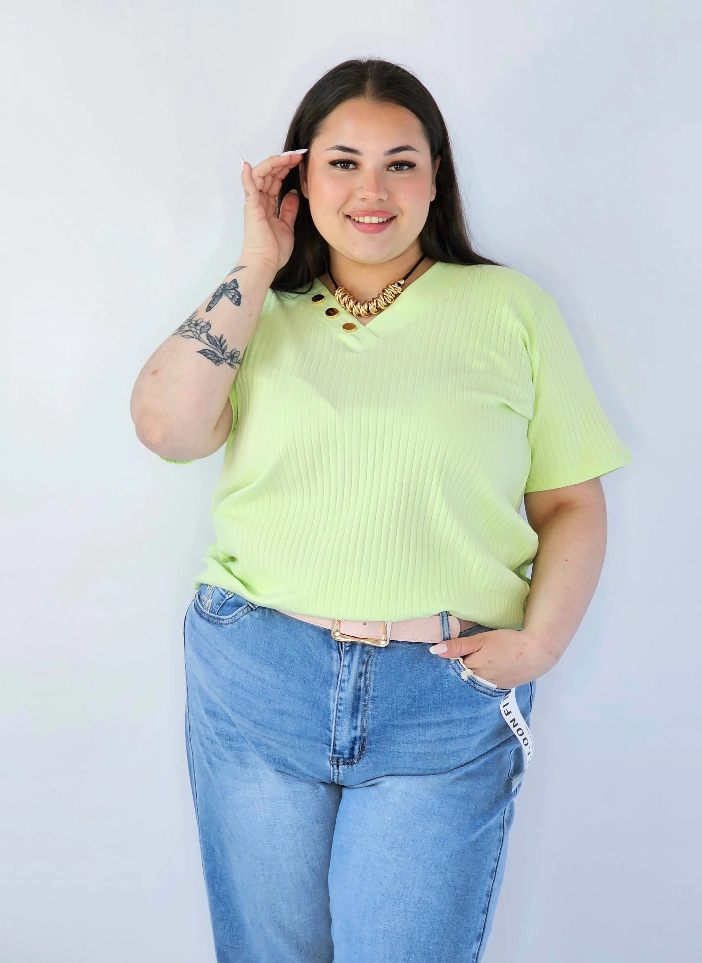 Bluzka Plus Size Z Dekoltem V I Ozdobnymi Guzikami Stylowa XL