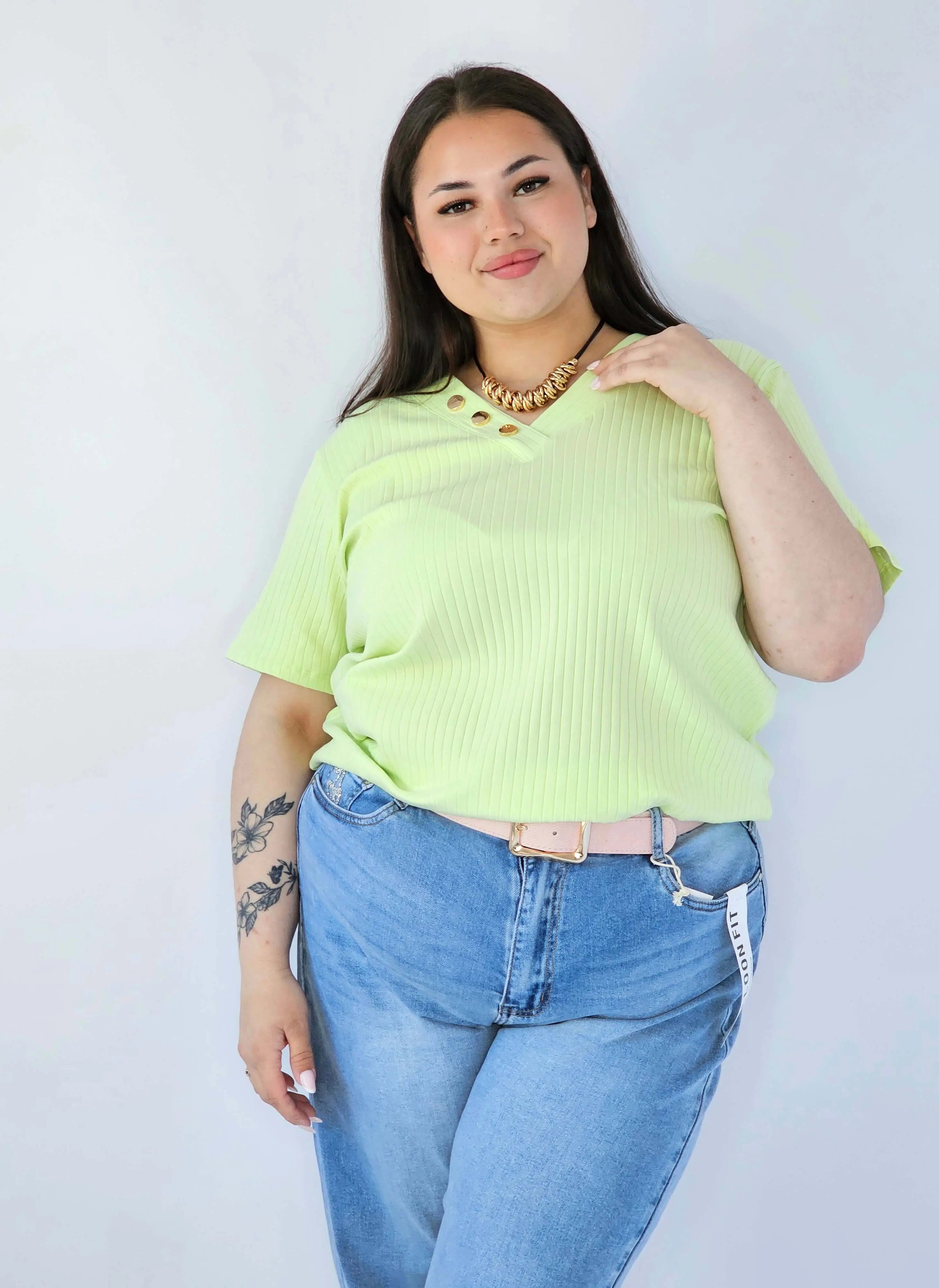 Bluzka Plus Size Z Dekoltem V I Ozdobnymi Guzikami Stylowa XL