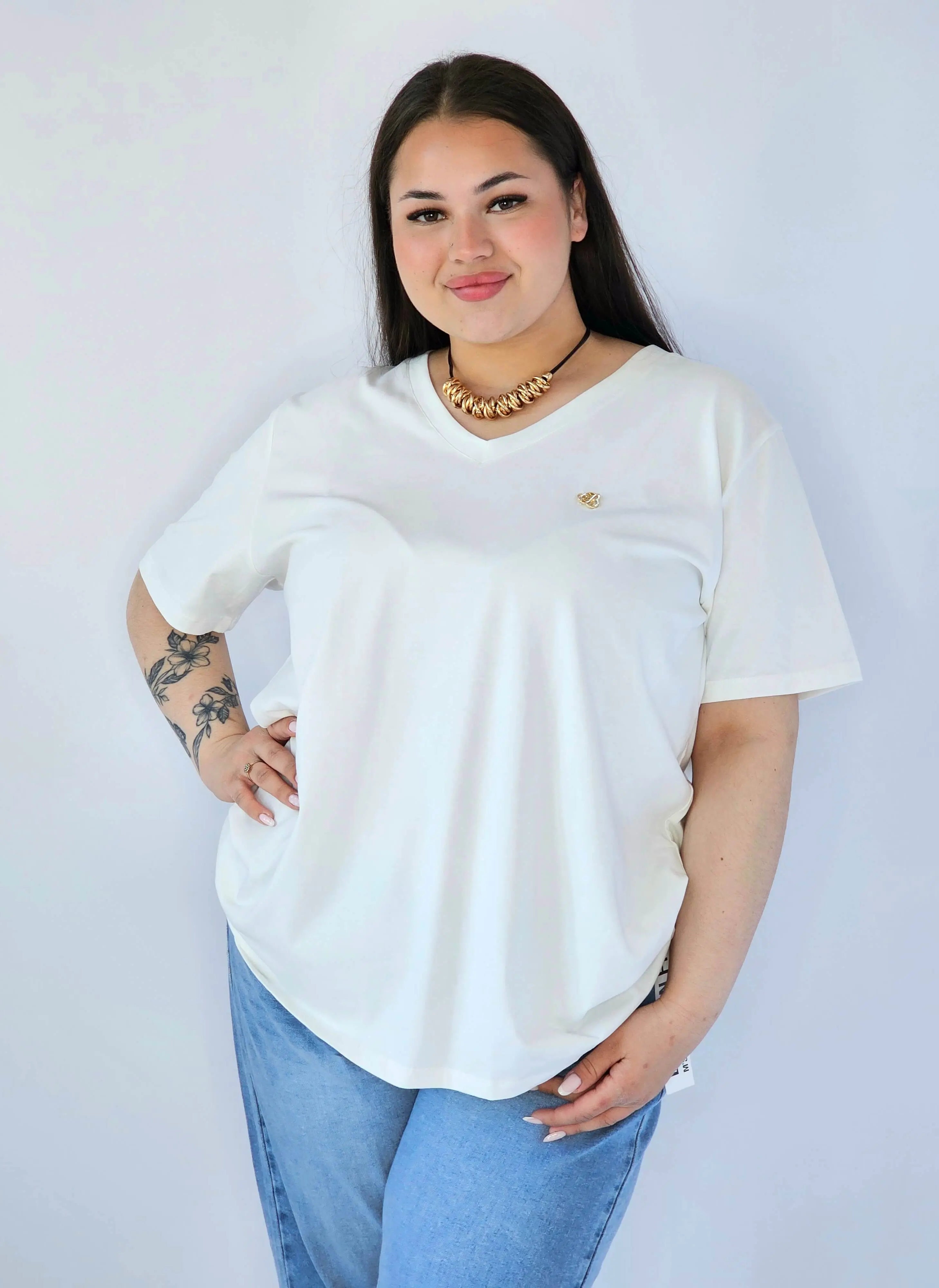 Bluzka Plus Size Z Dekoltem V I Subtelną Ozdobą Stylowa XL