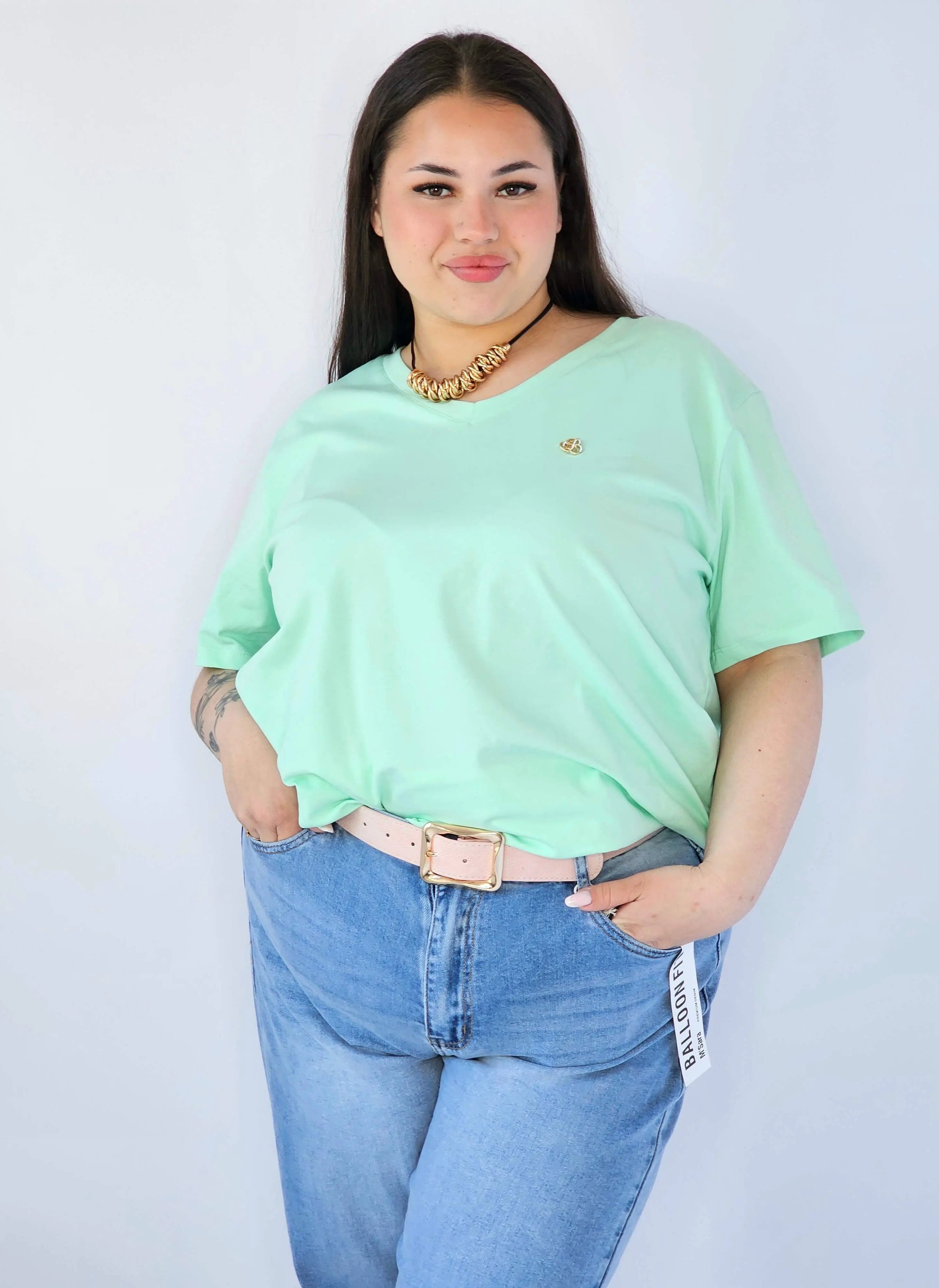 Bluzka Plus Size Z Dekoltem V I Subtelną Ozdobą Stylowa XL