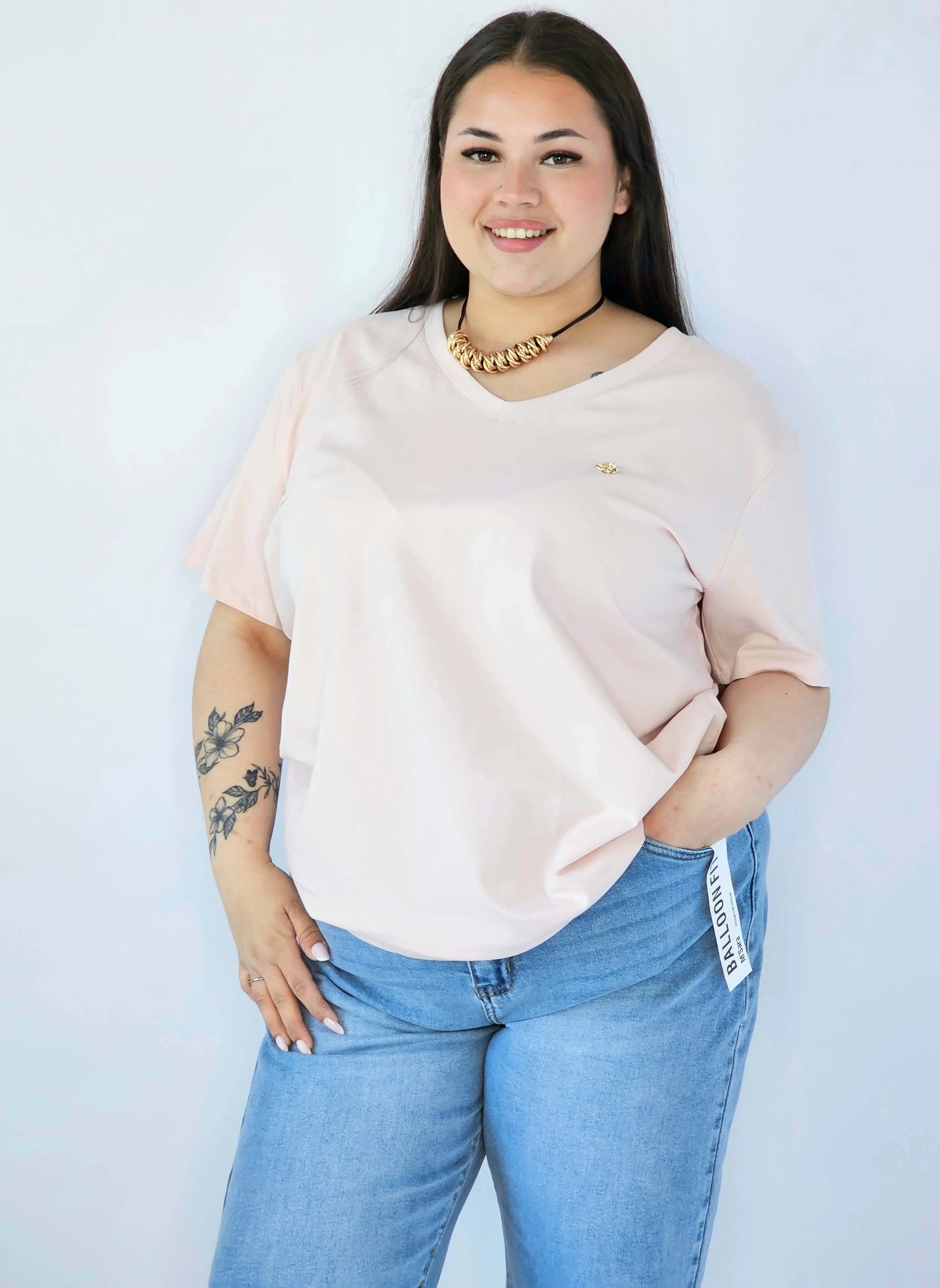 Bluzka Plus Size Z Dekoltem V I Subtelną Ozdobą Stylowa XL
