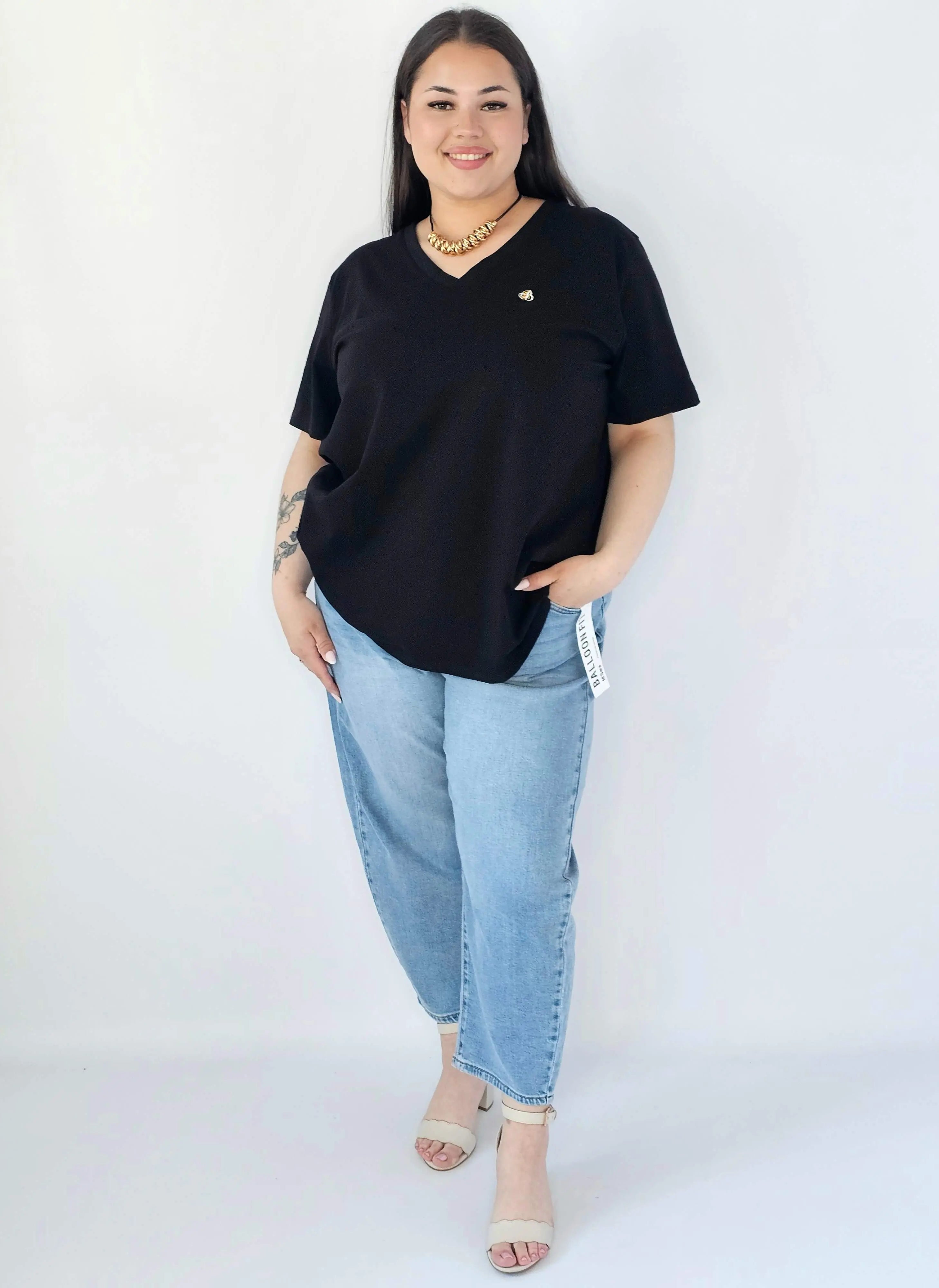 Bluzka Plus Size Z Dekoltem V I Subtelną Ozdobą Stylowa XL