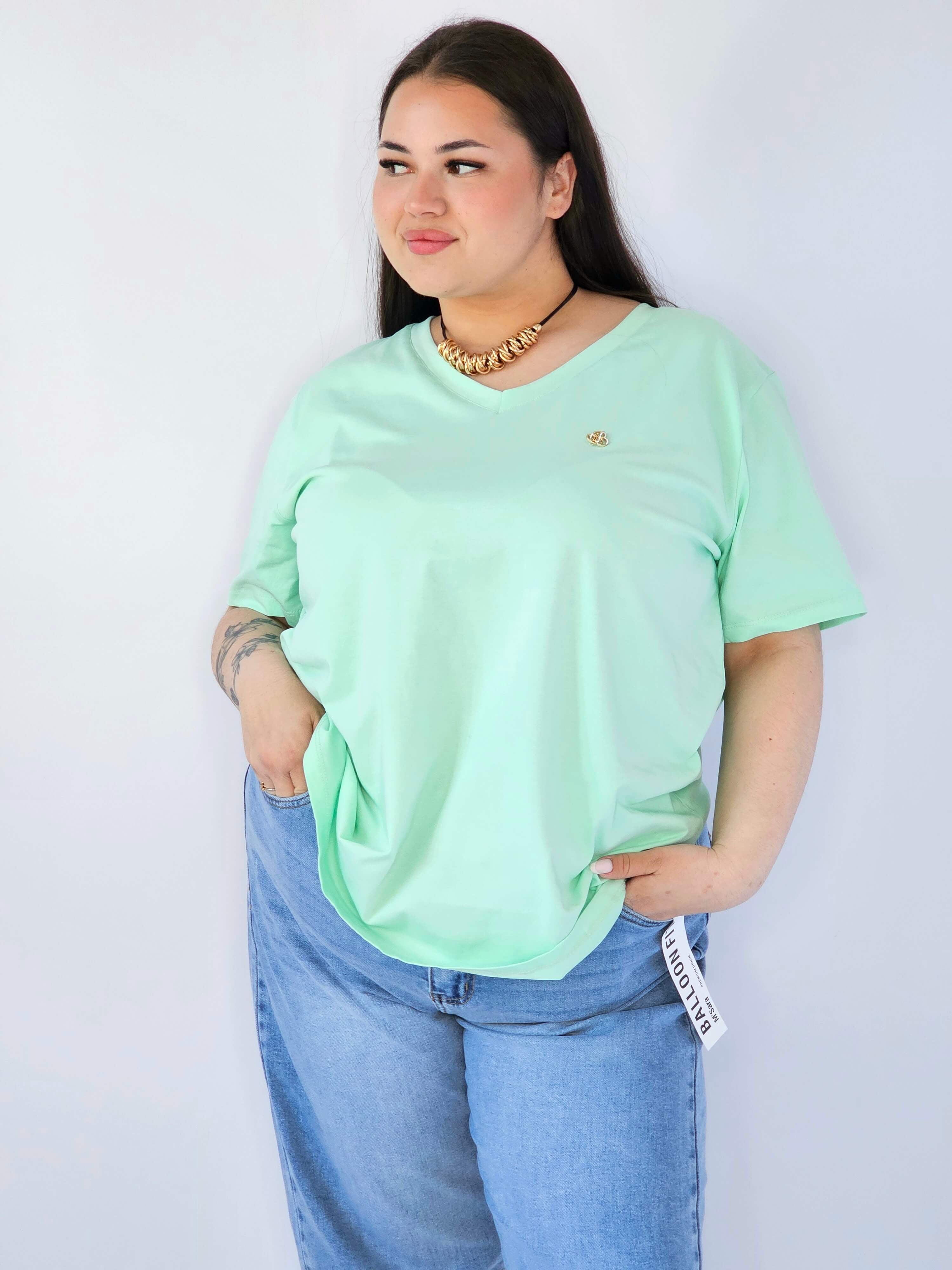 Bluzka Plus Size Z Dekoltem V I Subtelną Ozdobą Stylowa XL