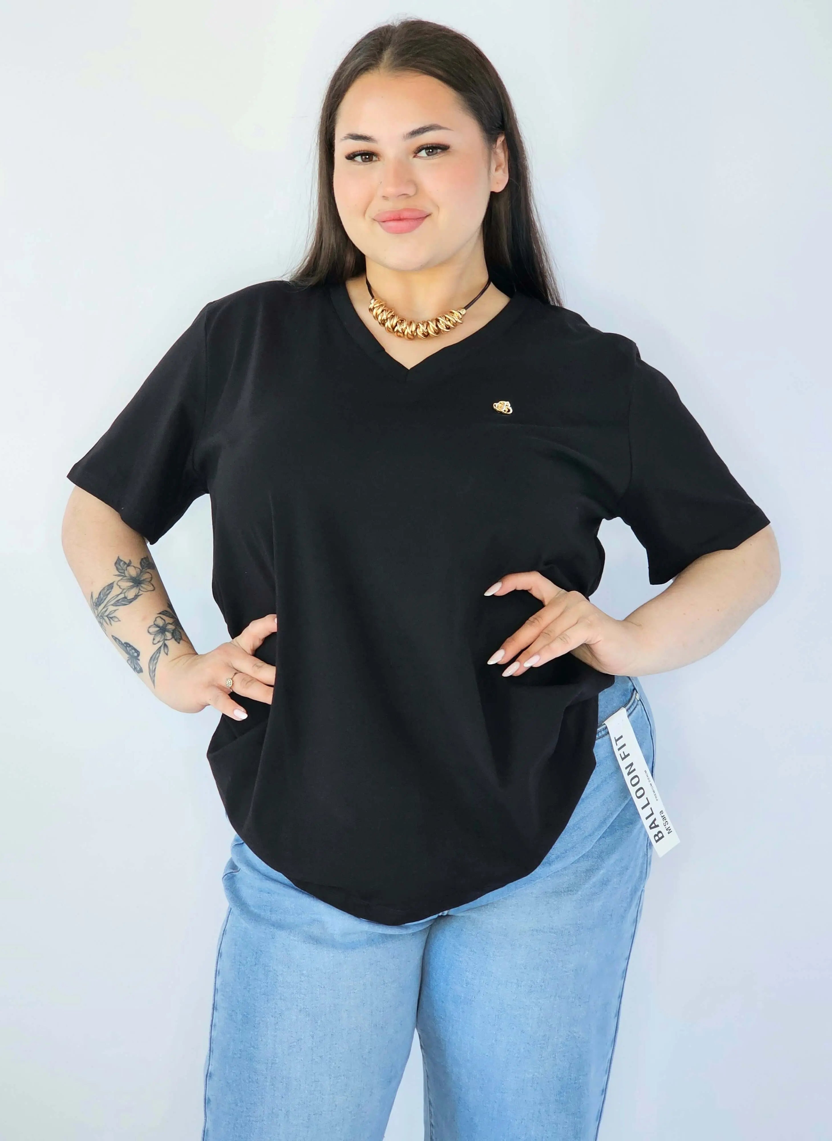Bluzka Plus Size Z Dekoltem V I Subtelną Ozdobą Stylowa XL