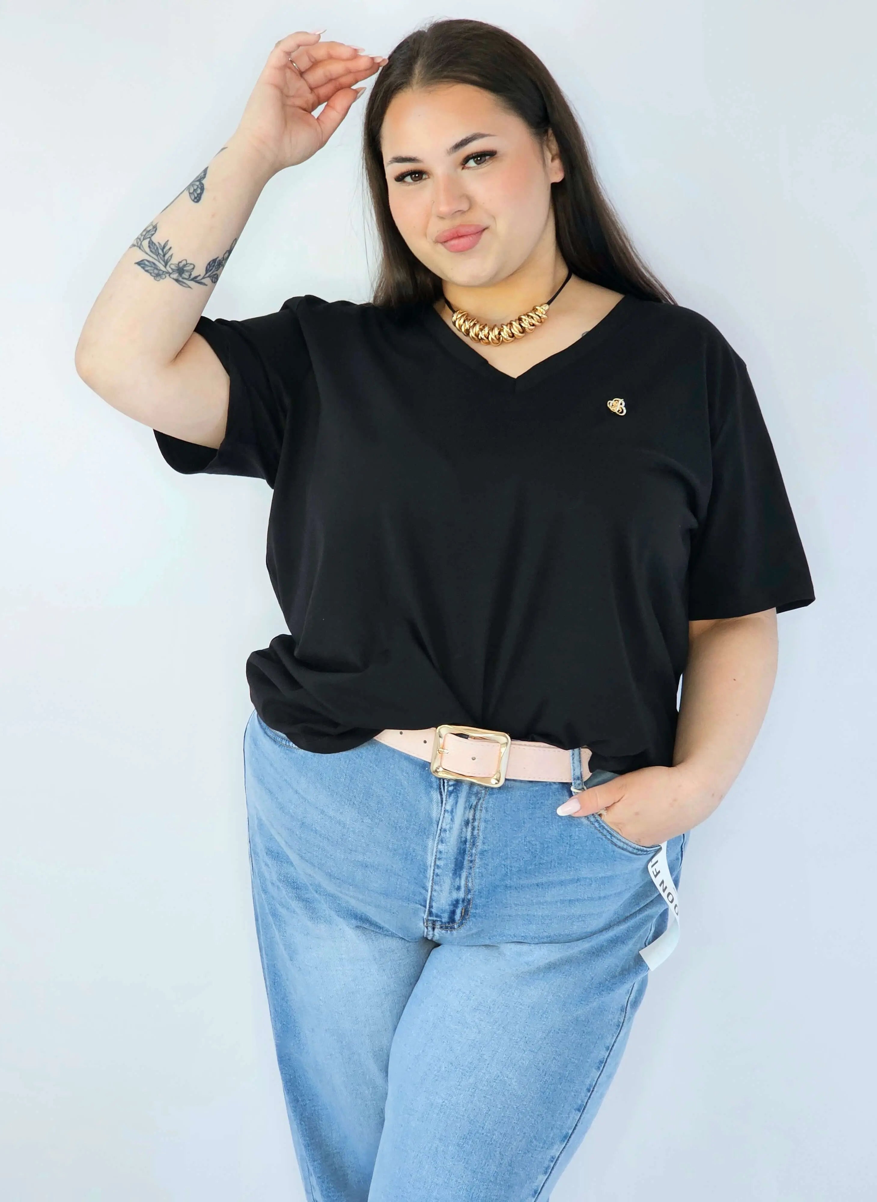 Bluzka Plus Size Z Dekoltem V I Subtelną Ozdobą Stylowa XL