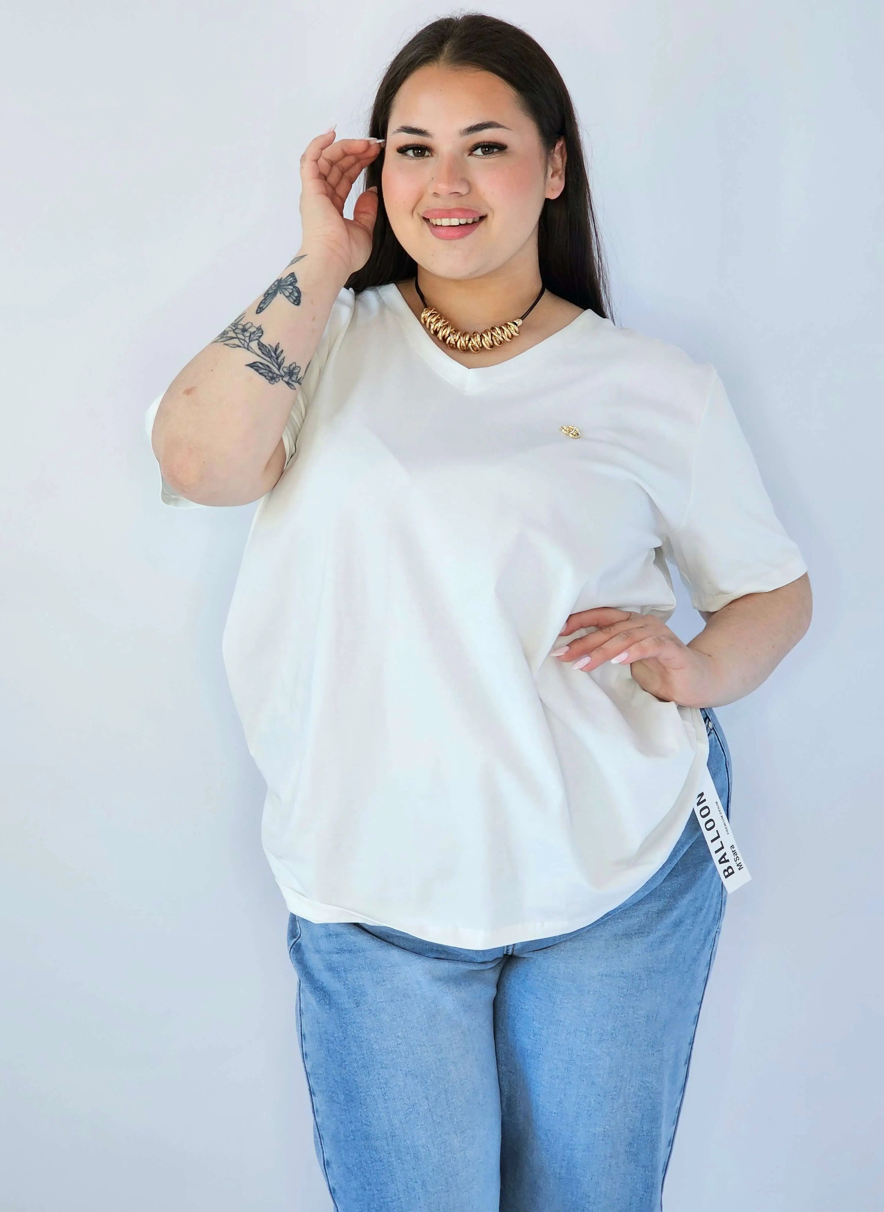 Bluzka Plus Size Z Dekoltem V I Subtelną Ozdobą Stylowa XL