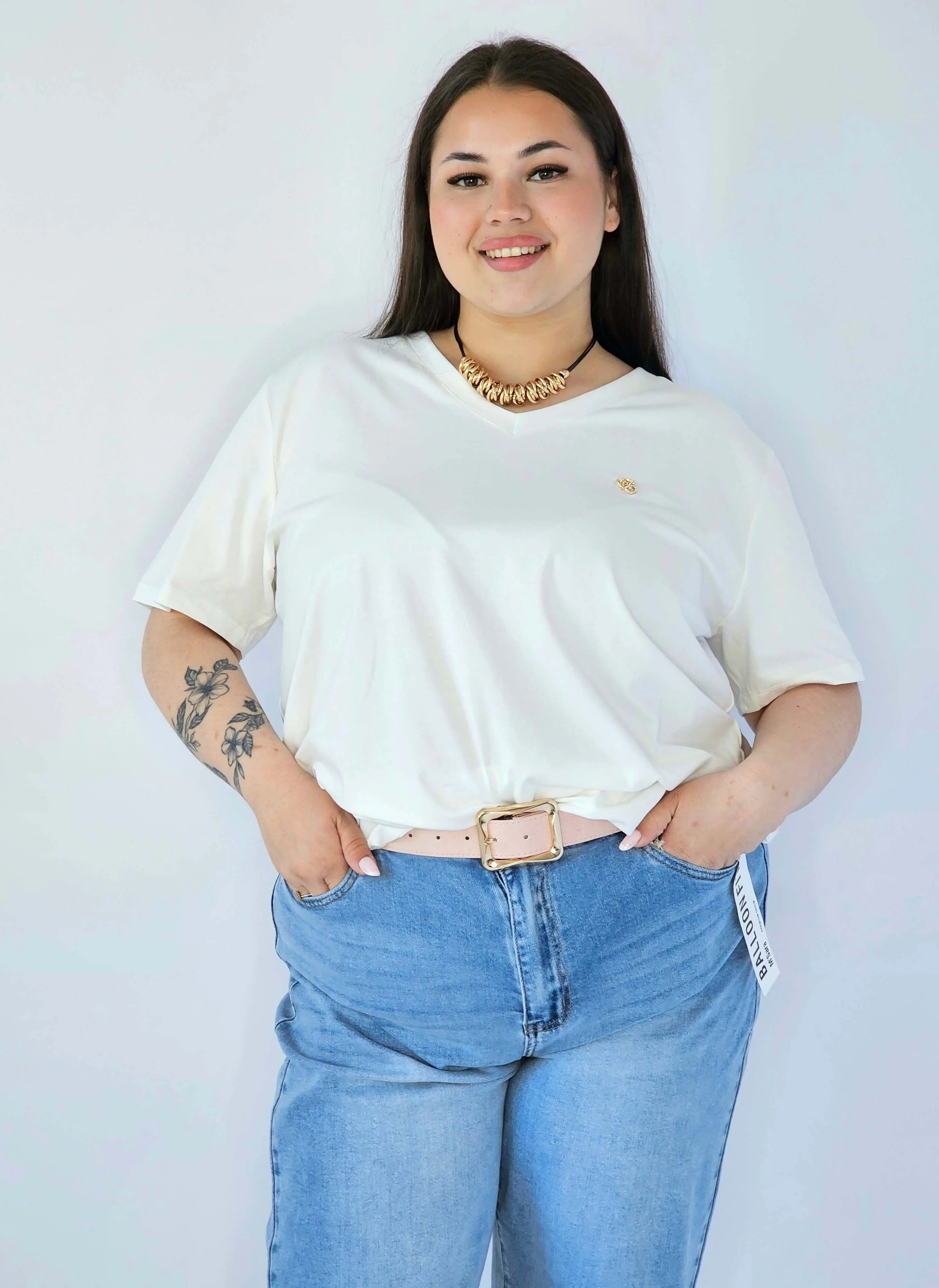 Bluzka Plus Size Z Dekoltem V I Subtelną Ozdobą Stylowa XL