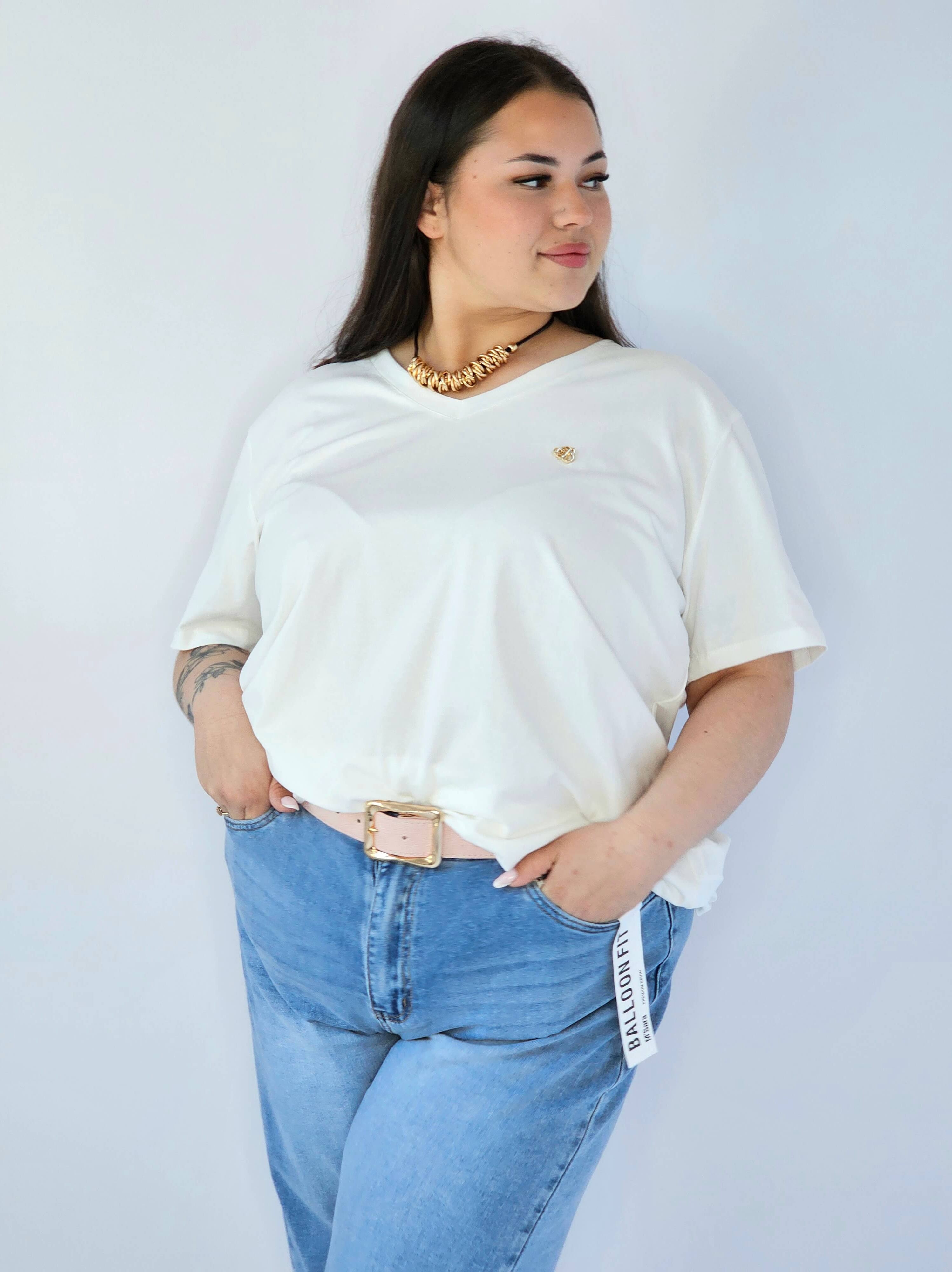 Bluzka Plus Size Z Dekoltem V I Subtelną Ozdobą Stylowa XL