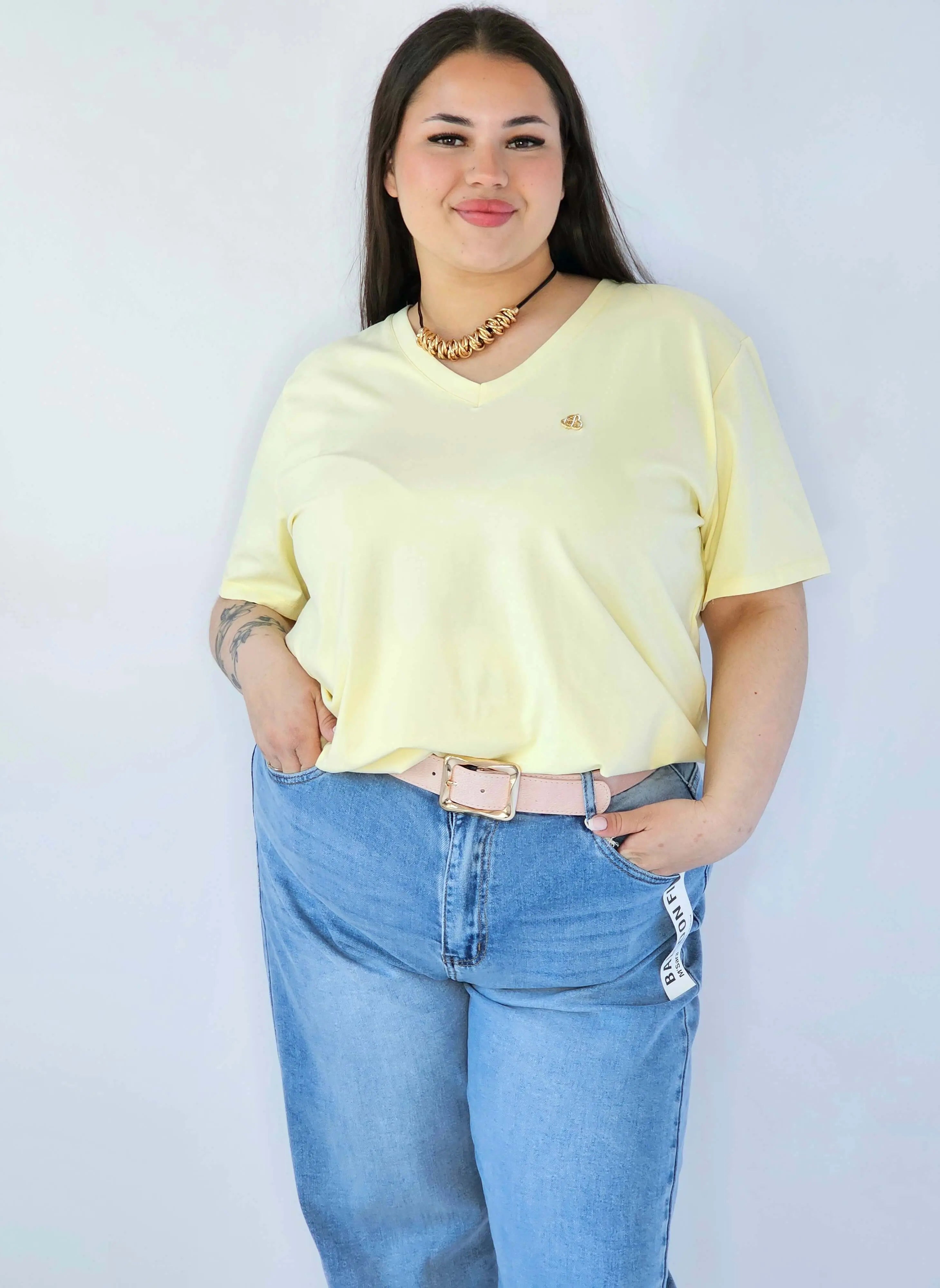 Bluzka Plus Size Z Dekoltem V I Subtelną Ozdobą Stylowa XL