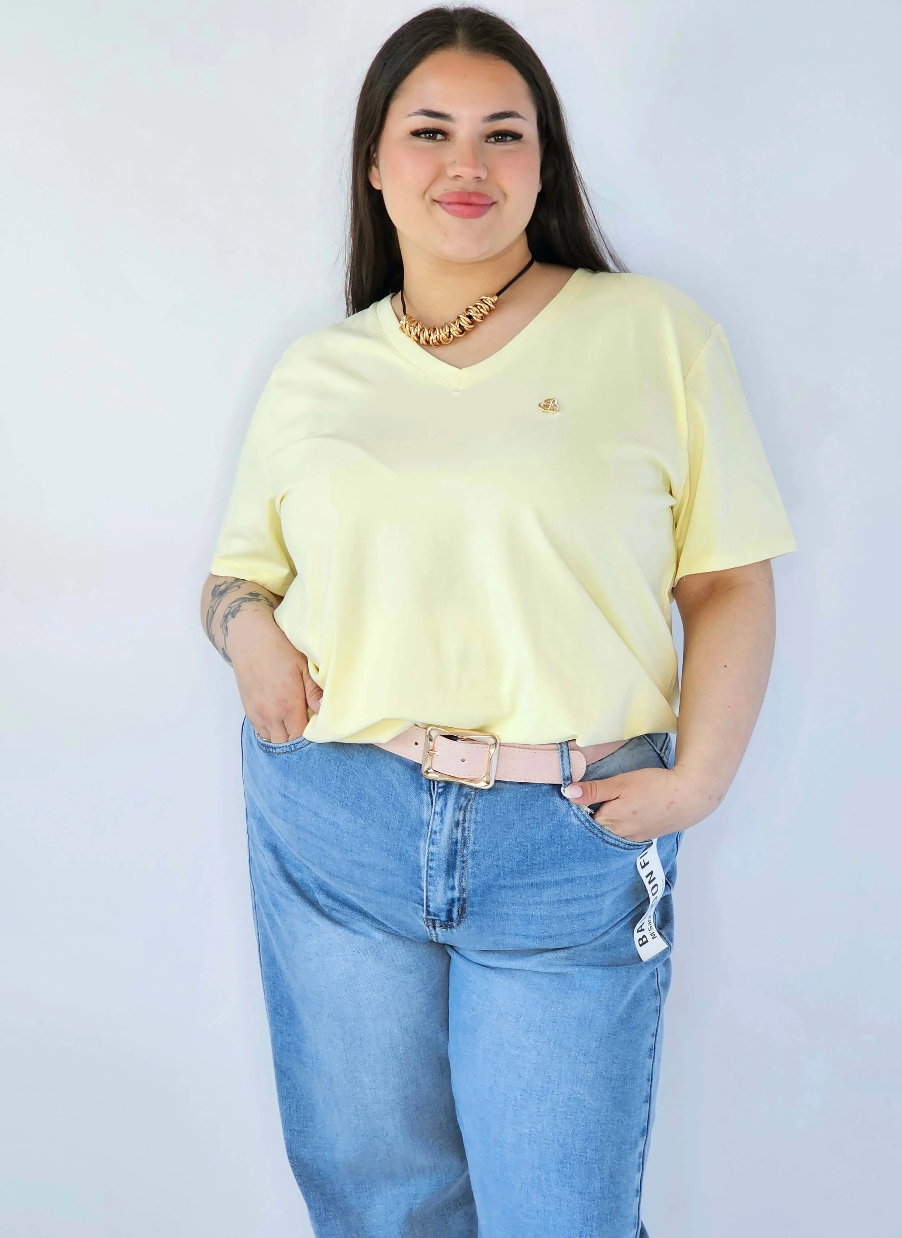 Bluzka Plus Size Z Dekoltem V I Subtelną Ozdobą Stylowa XL