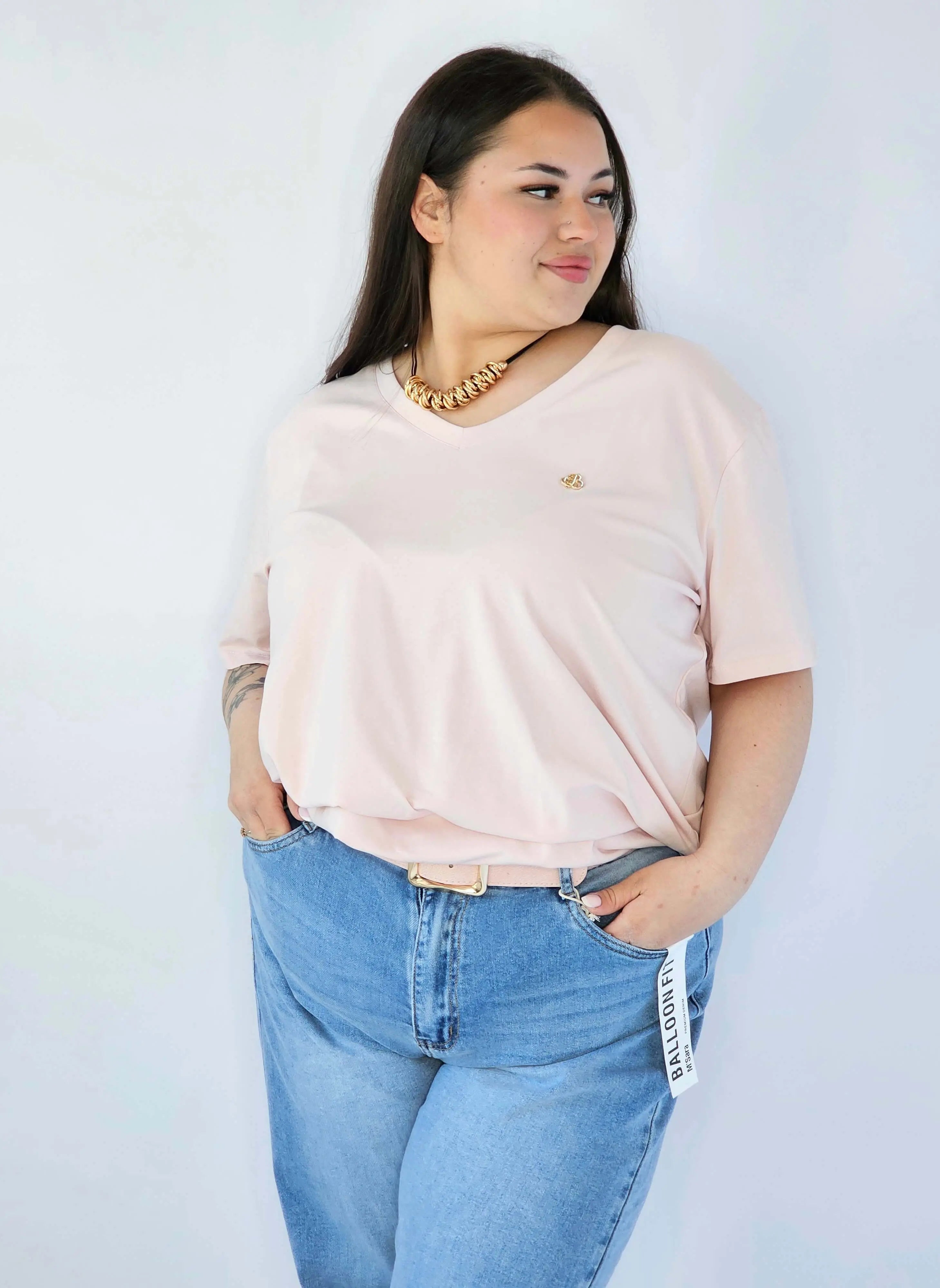 Bluzka Plus Size Z Dekoltem V I Subtelną Ozdobą Stylowa XL