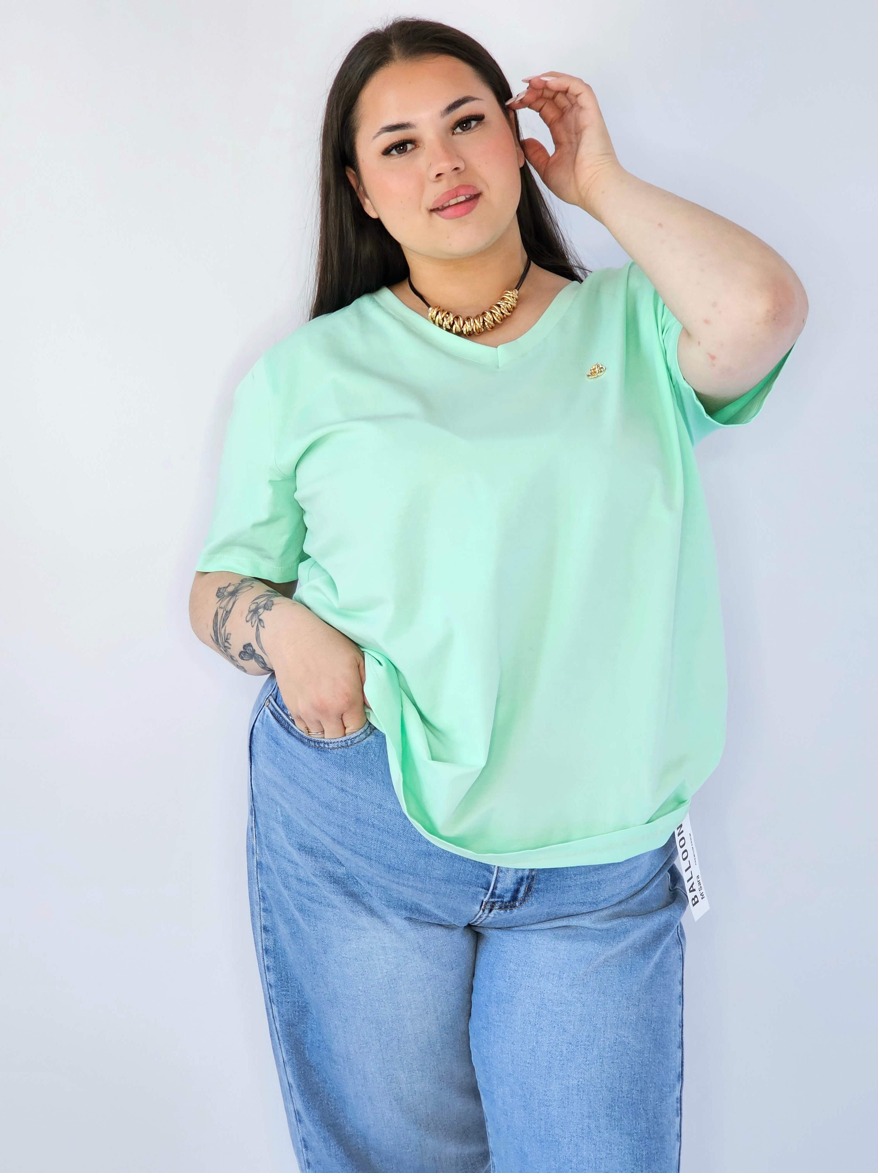Bluzka Plus Size Z Dekoltem V I Subtelną Ozdobą Stylowa XL