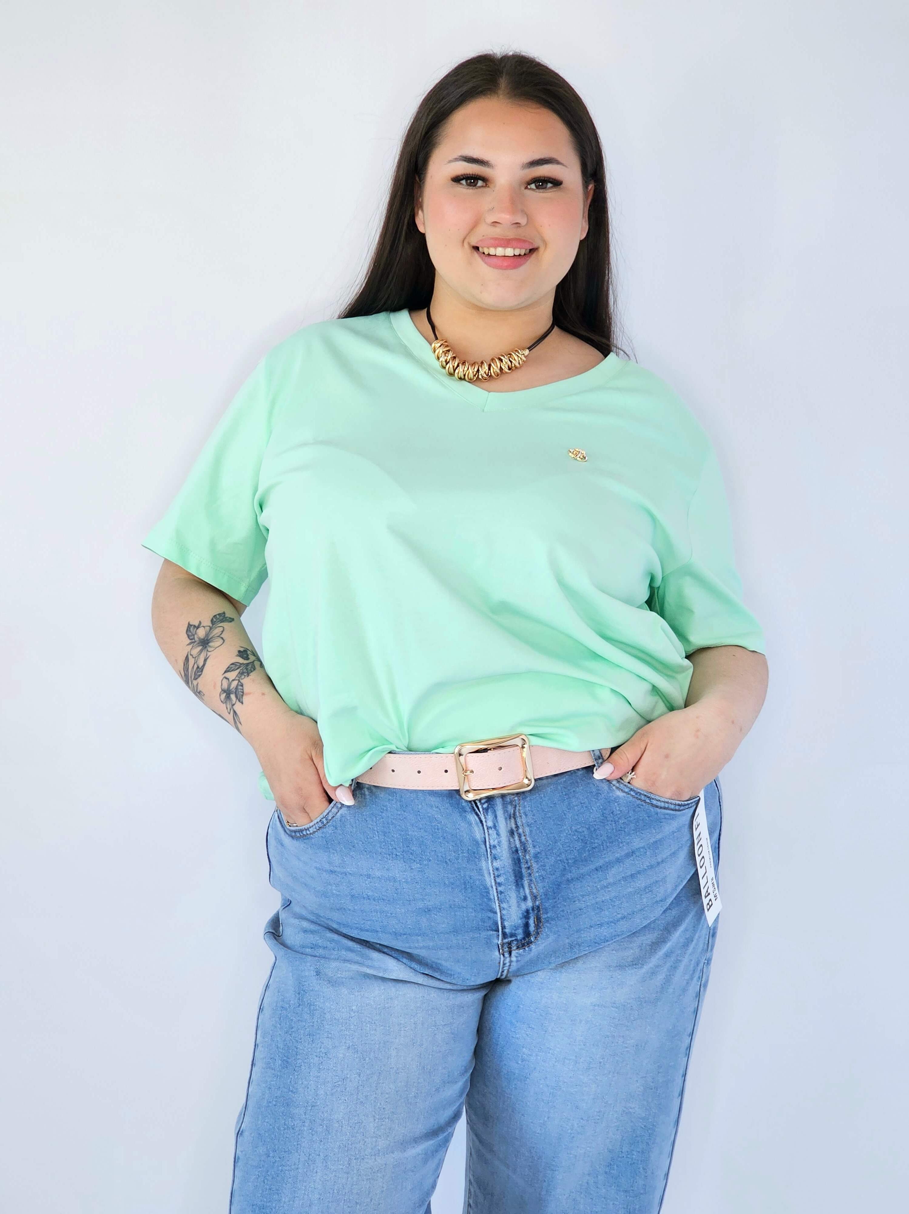 Bluzka Plus Size Z Dekoltem V I Subtelną Ozdobą Stylowa XL