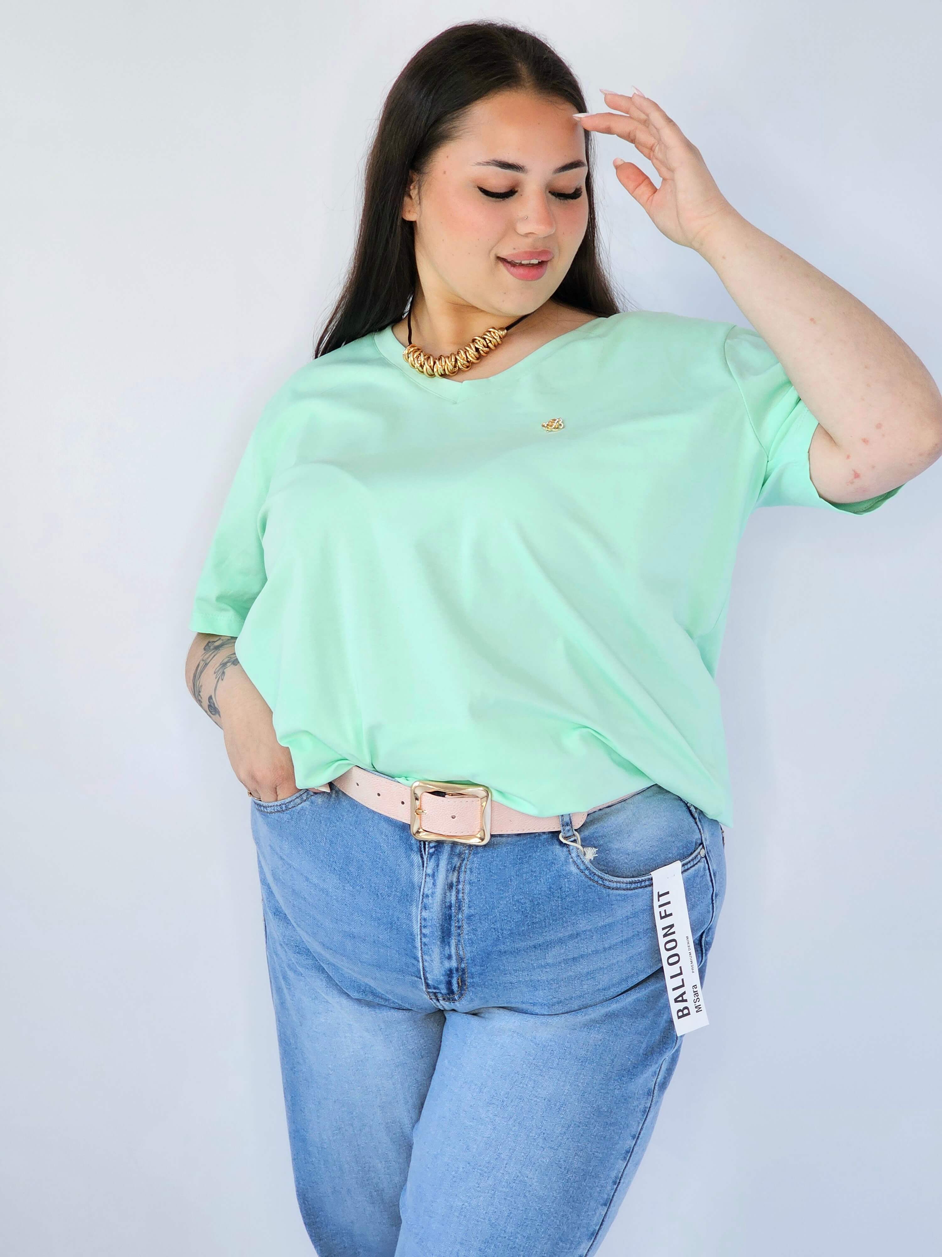 Bluzka Plus Size Z Dekoltem V I Subtelną Ozdobą Stylowa XL