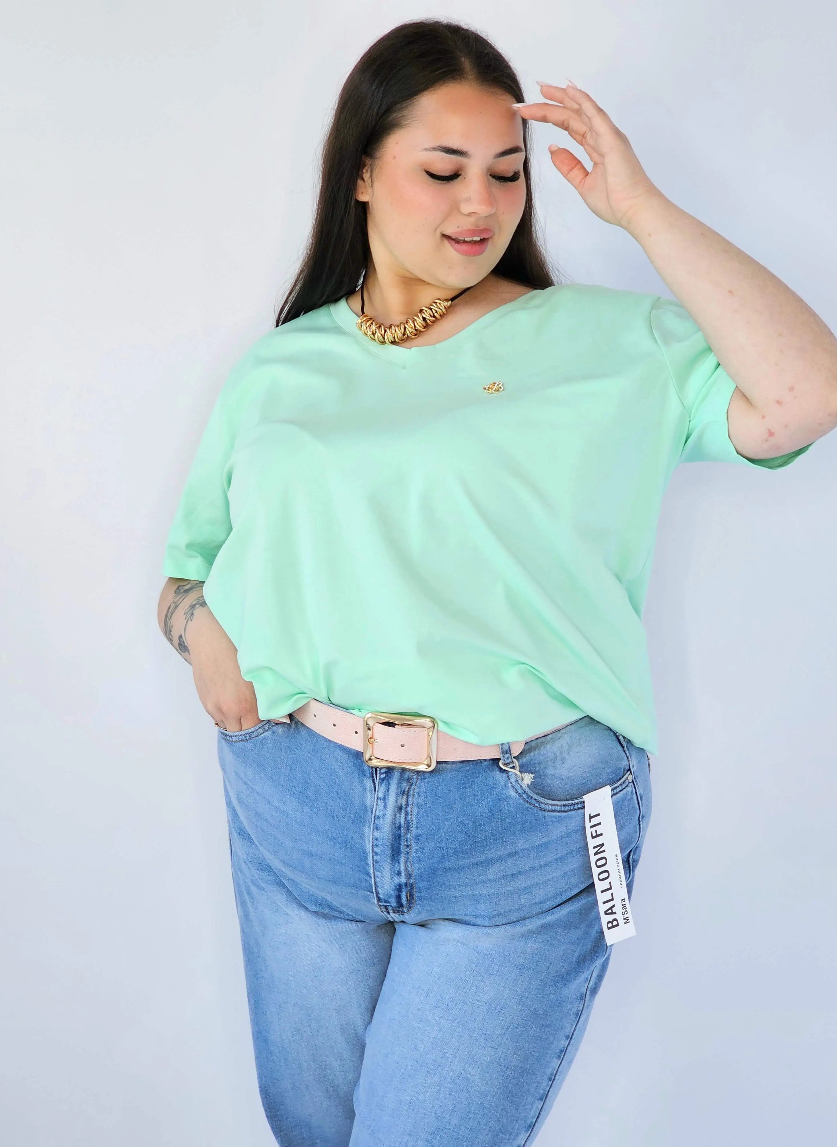 Bluzka Plus Size Z Dekoltem V I Subtelną Ozdobą Stylowa XL