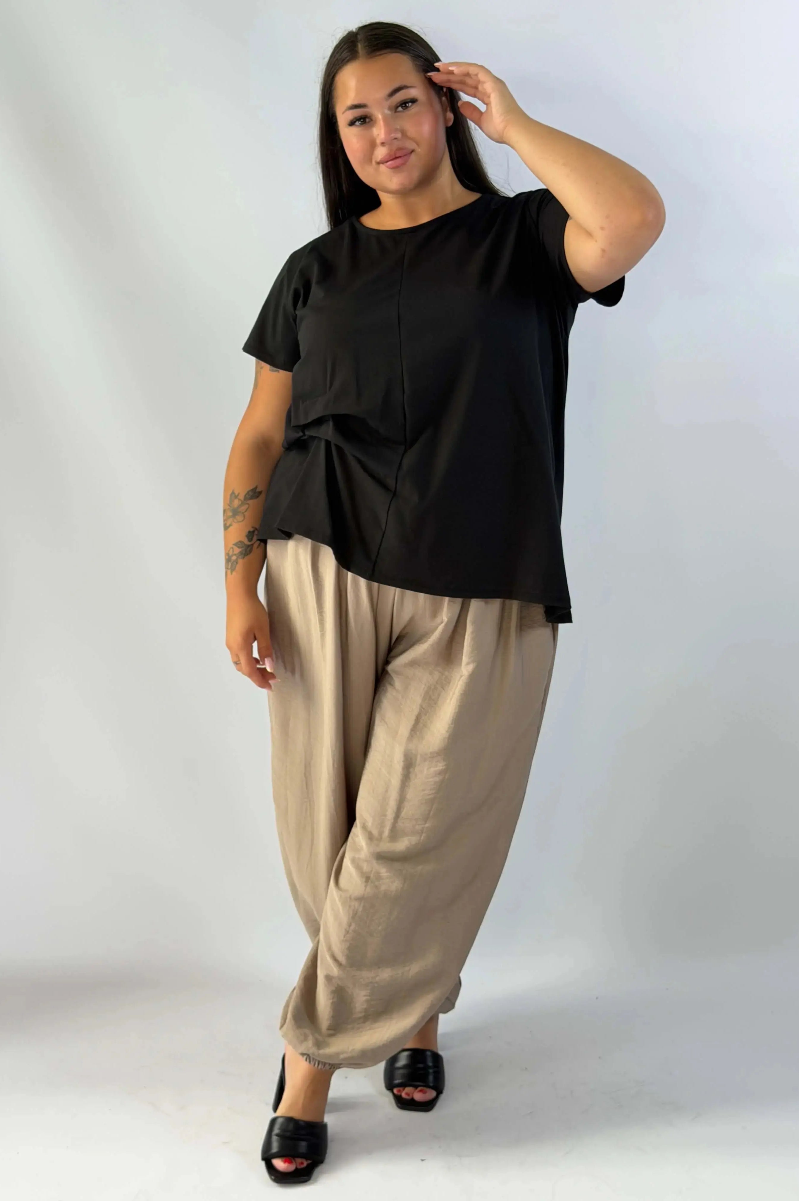 Bluzka Plus Size z efektownym wiązaniem – wygodna i kobieca Stylowa XL