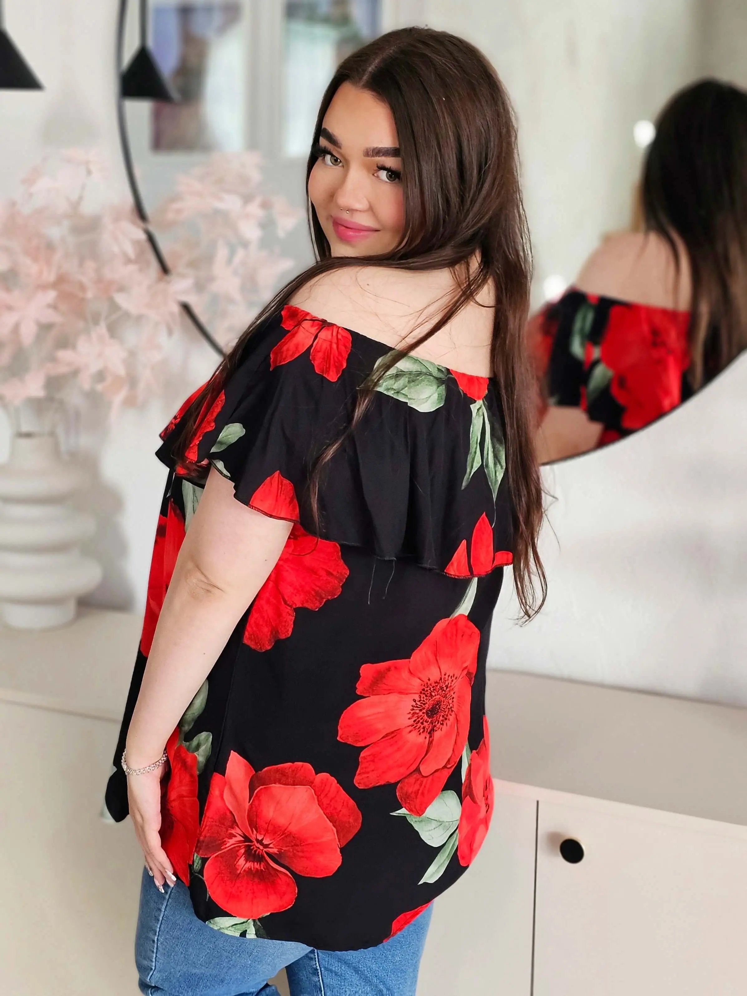 Bluzka „Czerwony Kwiat” – zmysłowy hiszpański styl Stylowa XL